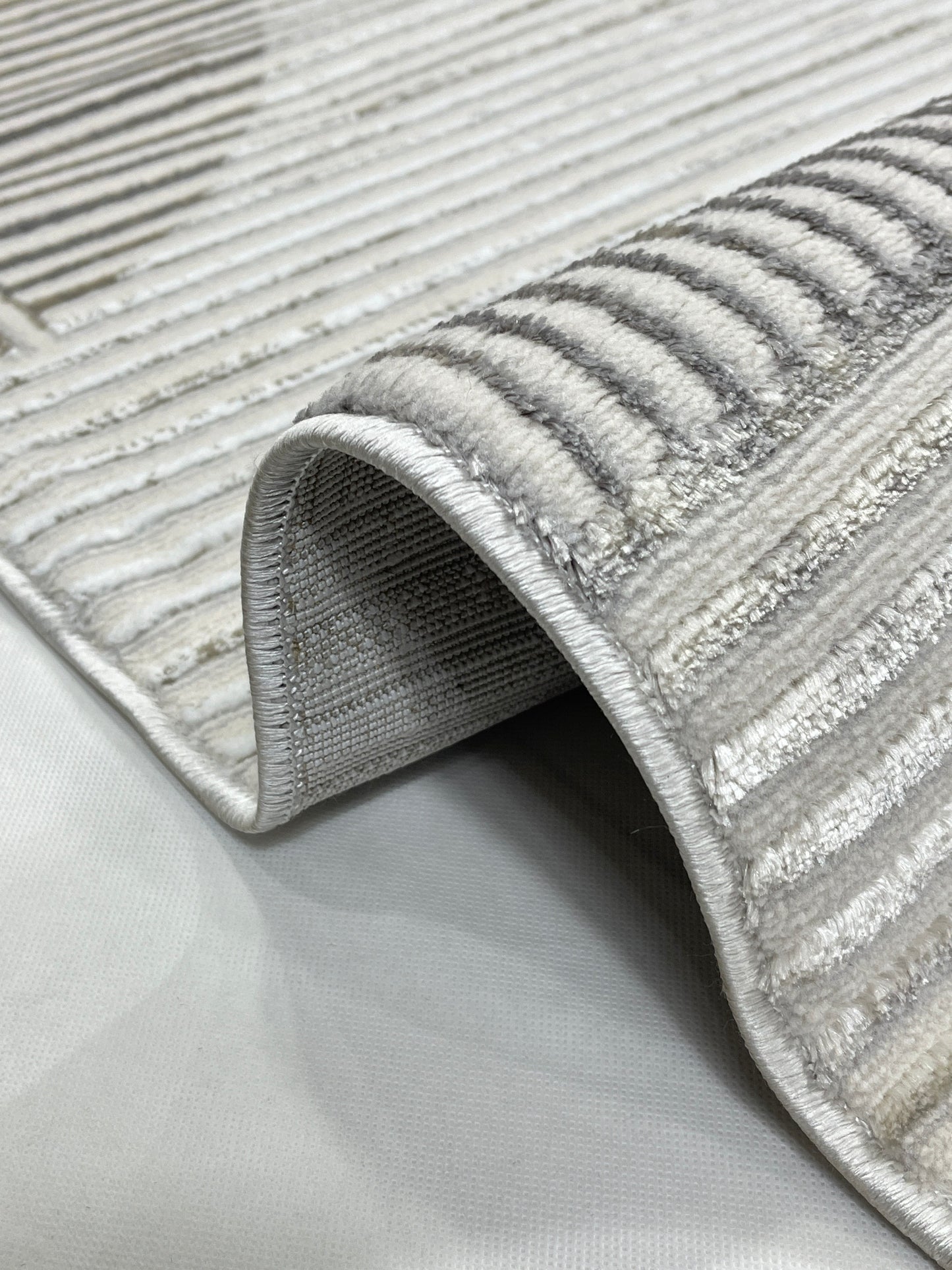New Turkish Silk (Surya A) 
Size: 6.6 ft width x 9.6 ft length (200cm x 290cm)
Article -612- Off White