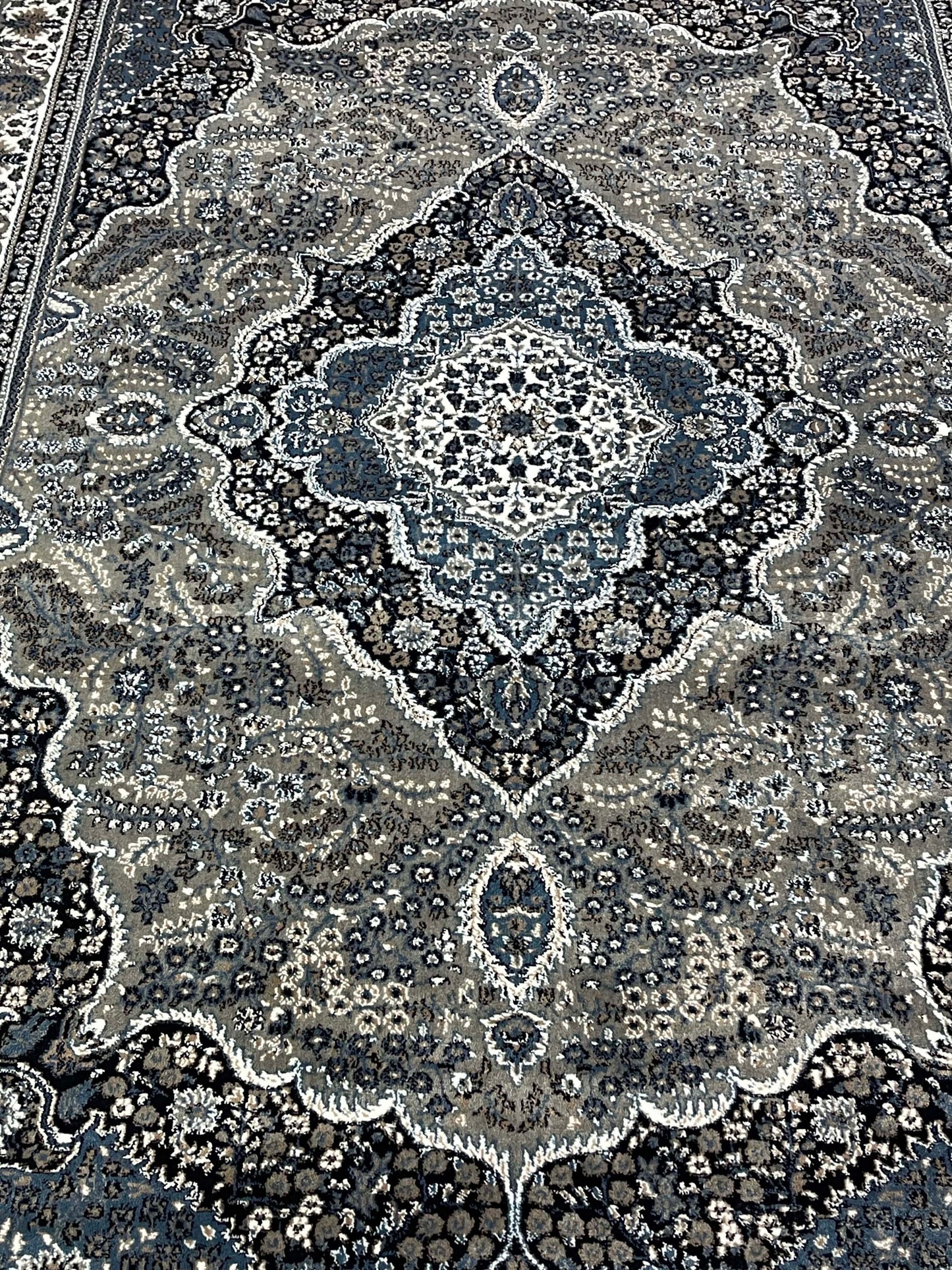 Persian polypropylene Rug,back woven(Article-19-Grey)
Size : 5ft width  x 7.3ft length (150cm x 220cm)