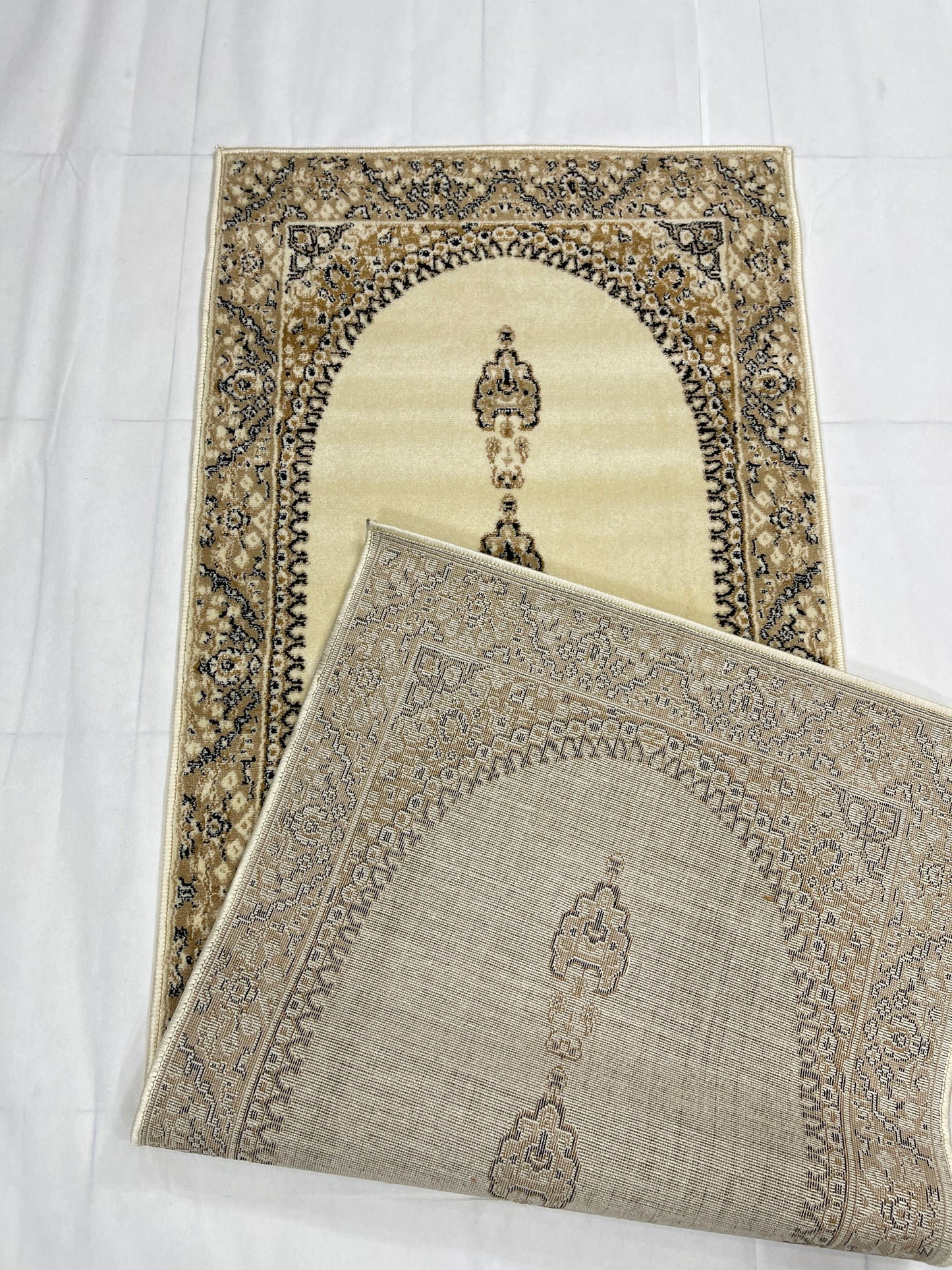 Off white Persian Polypropylene Woven Rug.
 Size : 2.6 ft width x 6.6 ft length
 (80 cm x 200cm)
