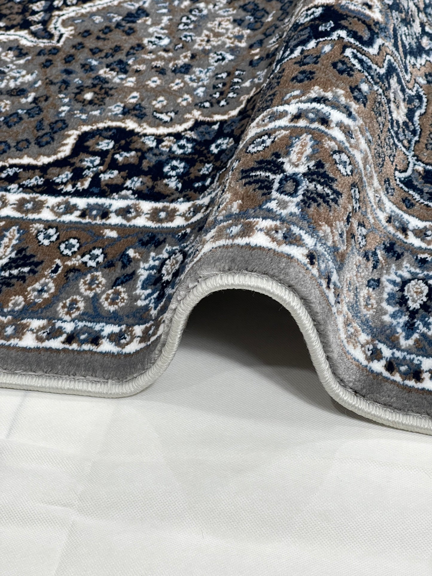 Persian Polypropylene Rug,back woven(Article-25-Grey)
Size : 5ft width  x 7.3ft length (150cm x 220cm)