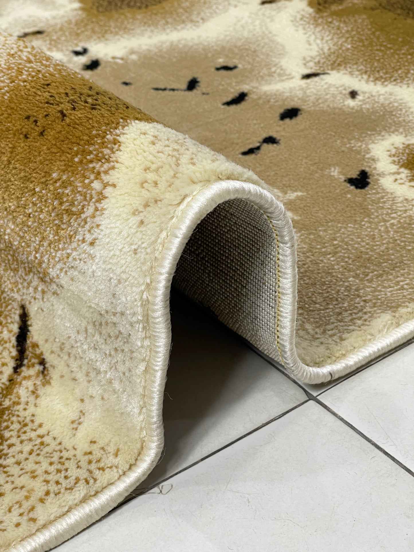 Modern polypropylene Rug,back woven(Article-143-Off white)
Size : 6.6 ft width x 9.6 ft length (200cm x 290cm)