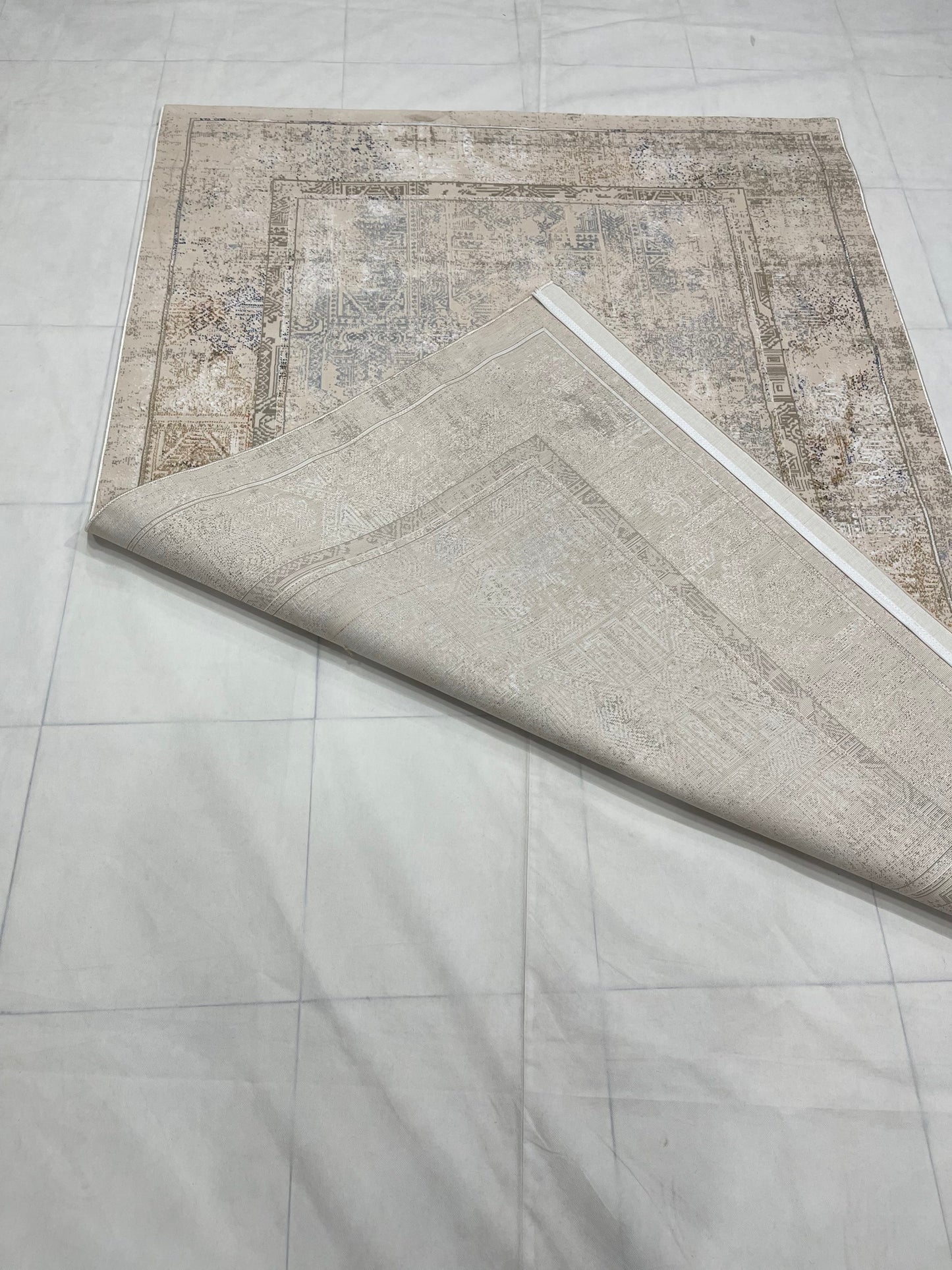Irani Vintage Woven Rug.
 Article -2073-Off white
Size: 5 ft width x 7.3 ft length (150cm x 220cm)