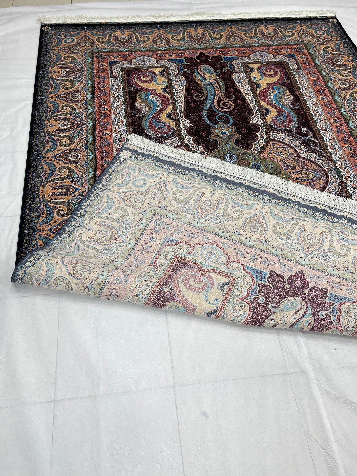 Irani Top Quality 
Mixture of 12 colours
1500 Reeds Acrylic Rug With Jute Back (02)
Size : 6.6 Ft Width x 9.6 Ft Length