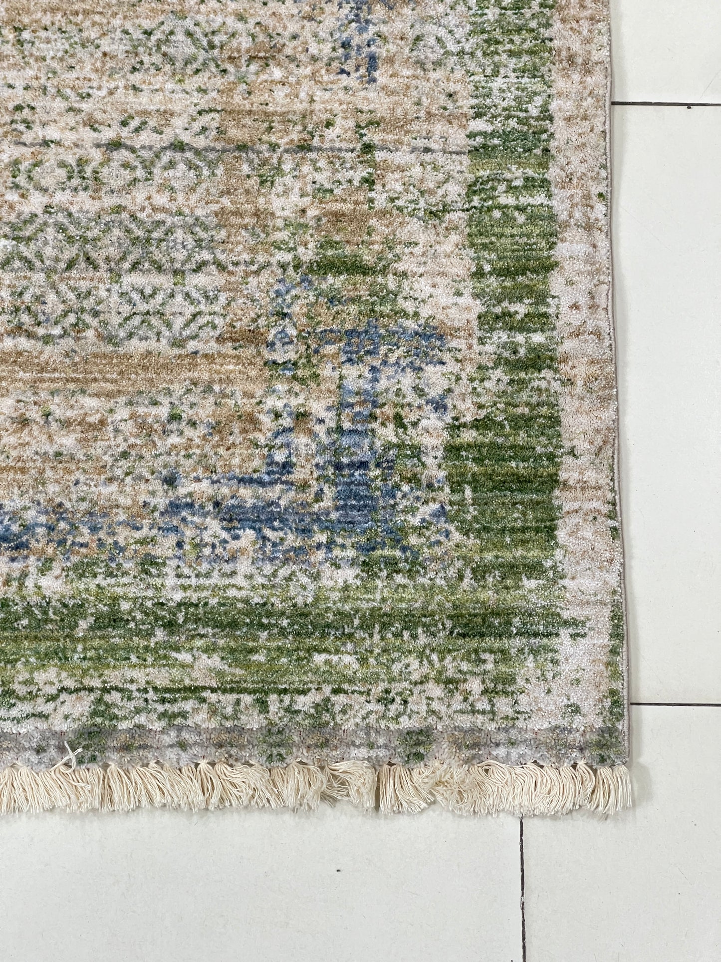 Irani viscose Rug , Woven Back
Article-315-Green
Size : 3 ft width x 5 ft length (100 cm x 150cm)
