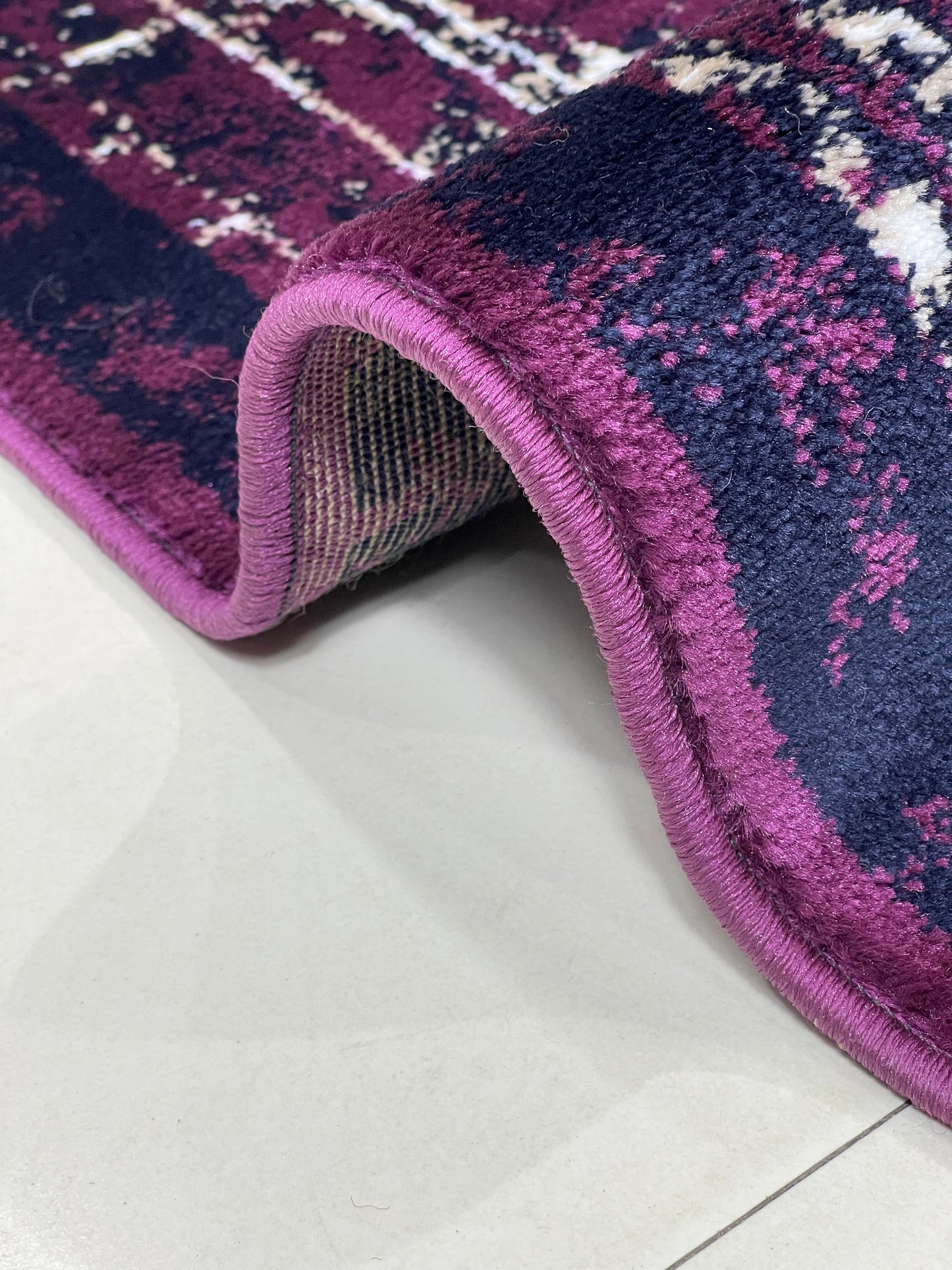 Modern polypropylene Rug,back woven
(Article-175-Purple)
Size : 4 ft width x 5.6 ft length (120 cm x 170 cm)