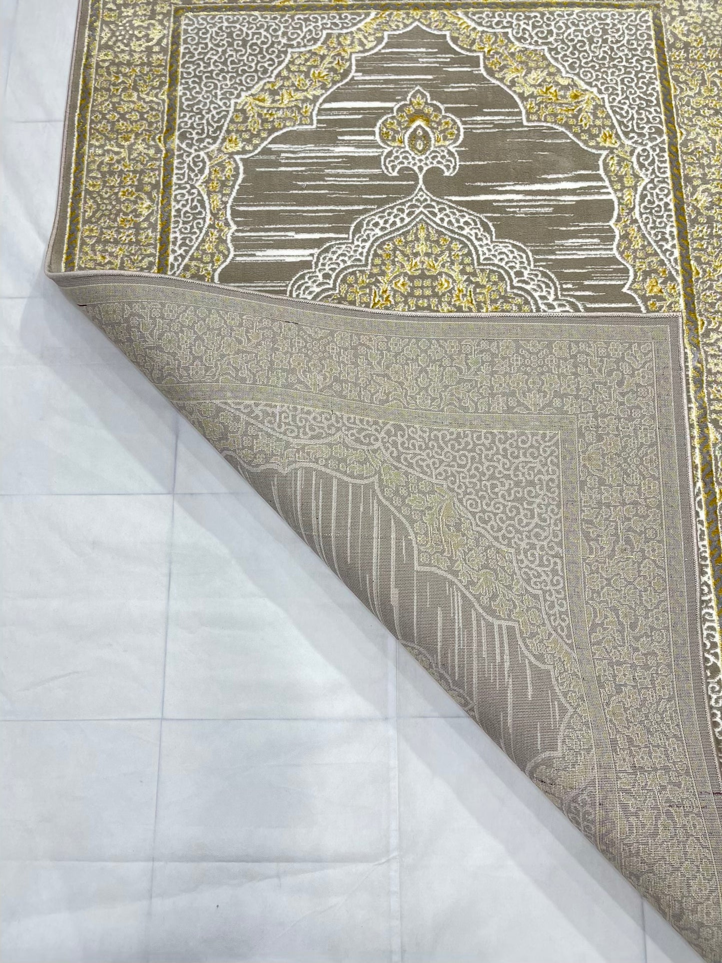 Pakistani Silk Woven Rug.(Article-1460-Light Beige , Gold)
Size : 5ft width  x 7.3ft length (150cm x 220cm)