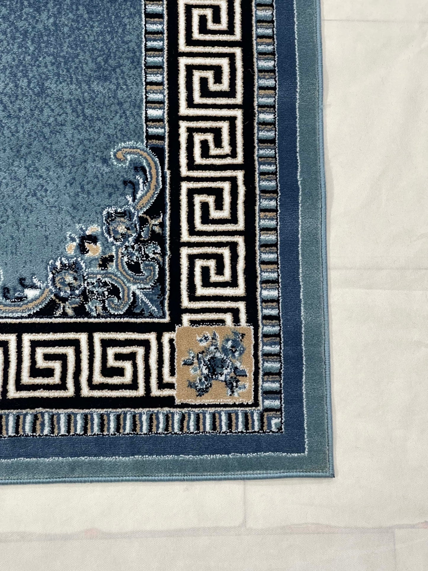 Versace  Polypropylene woven Rug.
Article-75-Feroze
Size : 5ft width  x 7.3ft length (150cm x 220cm)