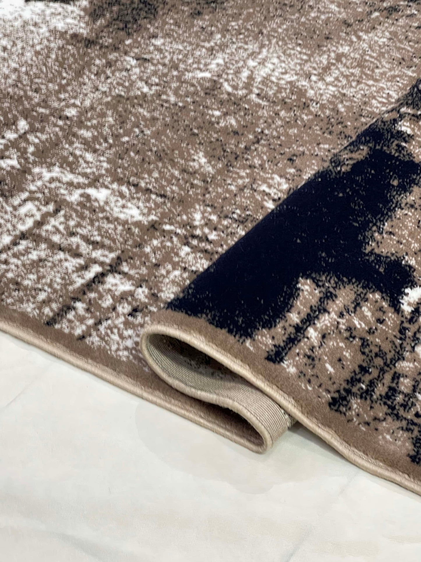 Modern polypropylene Rug,back woven(Article-6120-Mink , Black)
Size : 6.6 ft width x 9.6 ft length (200cm x 290cm)