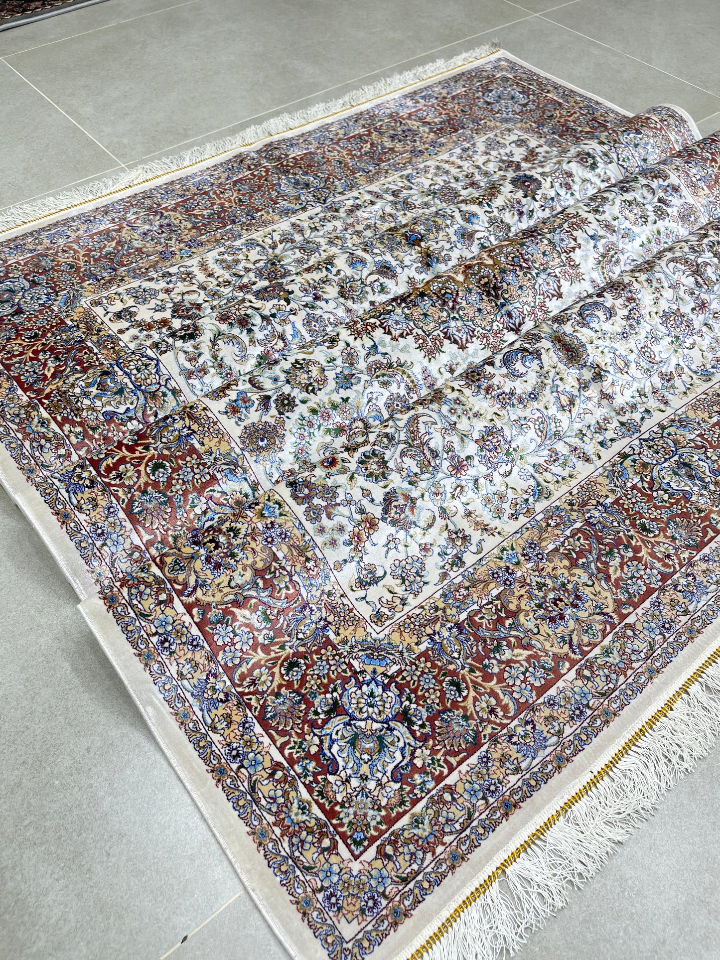 Premium Irani 1600 Reed Machine Made Rug - Off white & Red with Cotton Back
Size : 5 ft width x 7.3 ft length (150cm x 225cm)