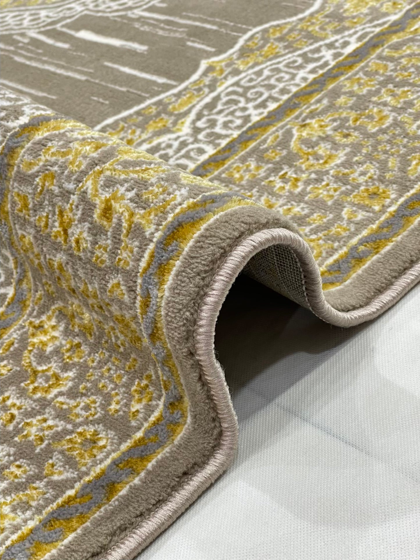 Pakistani Silk Woven Rug.(Article-1460-Light Beige , Gold)
Size : 5ft width  x 7.3ft length (150cm x 220cm)