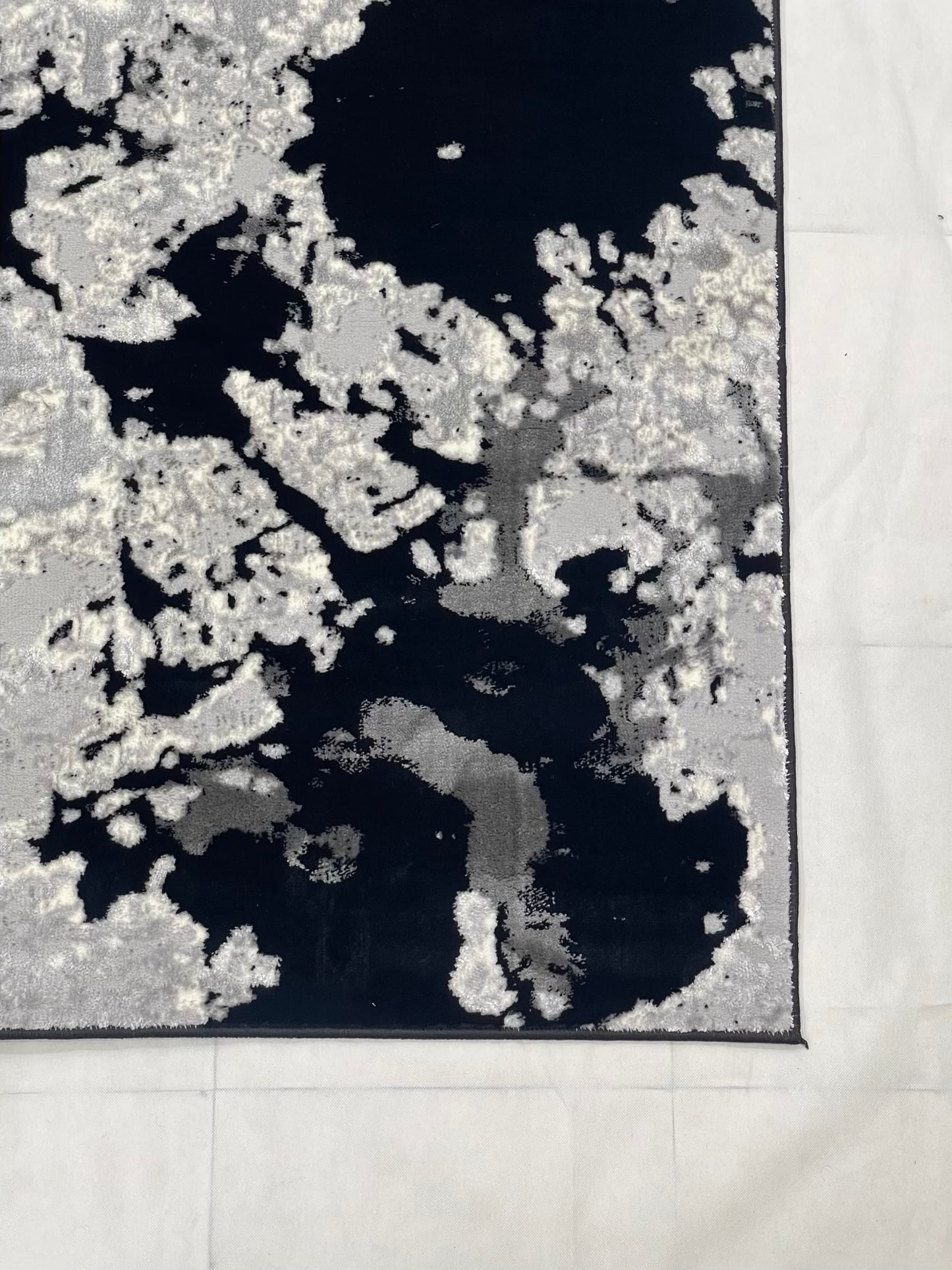 Turkish Top Quality Silk.(Article-1077-Black , Grey) Size: 6.6 ft width x 9.6 ft length (200cm x 290cm)