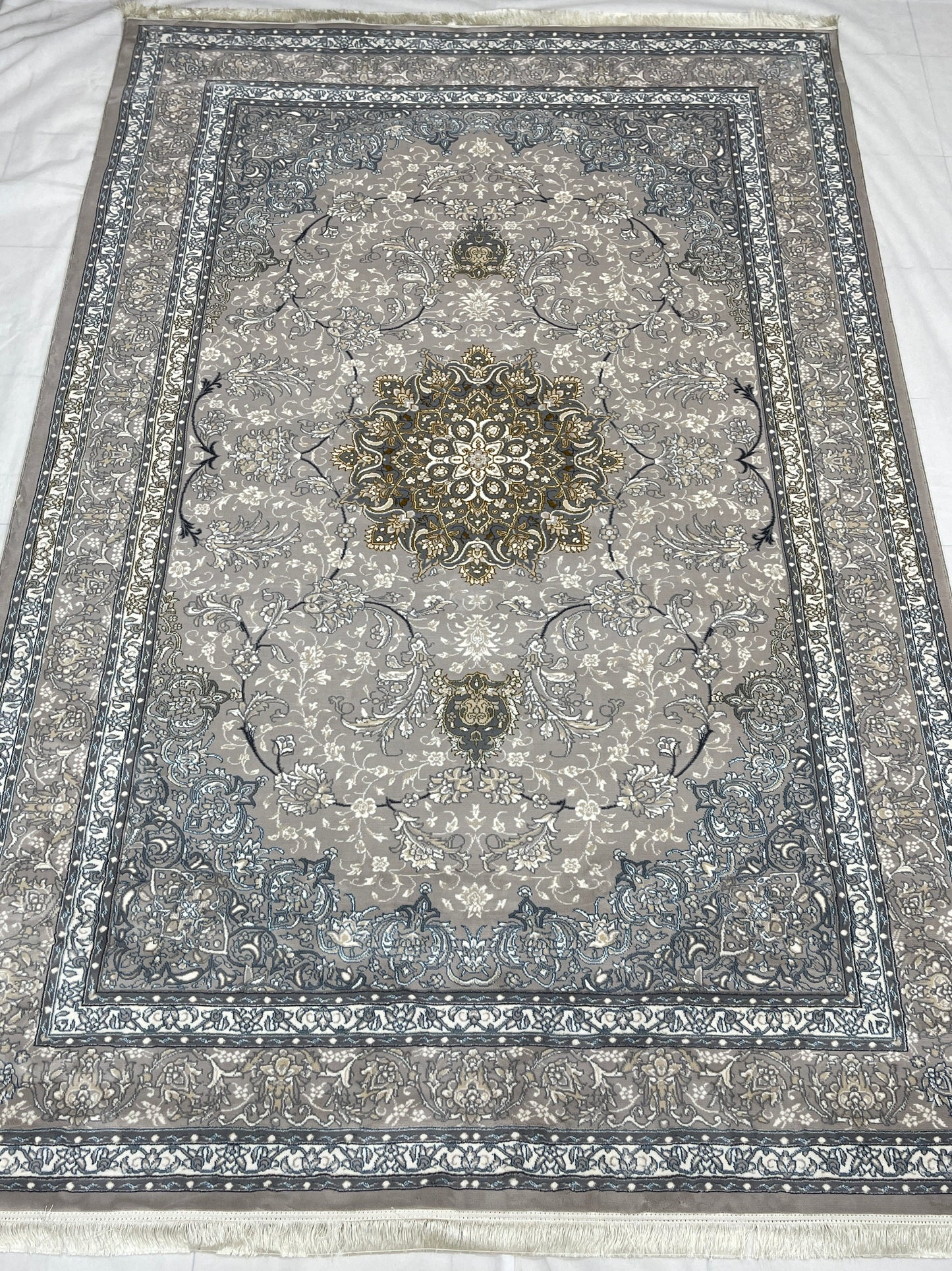 Persian Thick Woven Rug. 
(Article -642-Grey )
Size: 6.6 ft width x 9.6 ft length (200cm x 290cm)