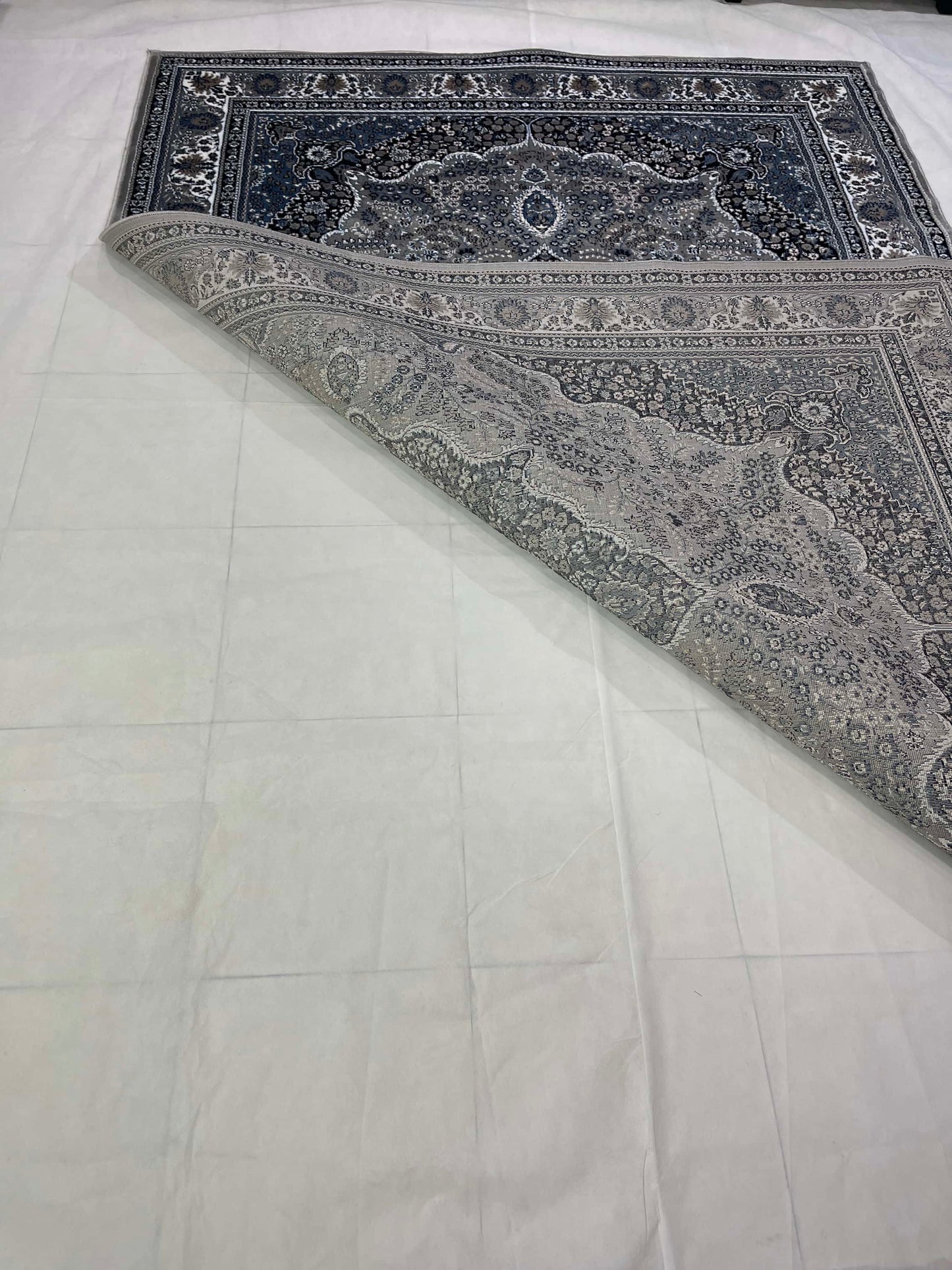 Persian polypropylene Rug,back woven(Article-19-Grey)
Size : 5ft width  x 7.3ft length (150cm x 220cm)