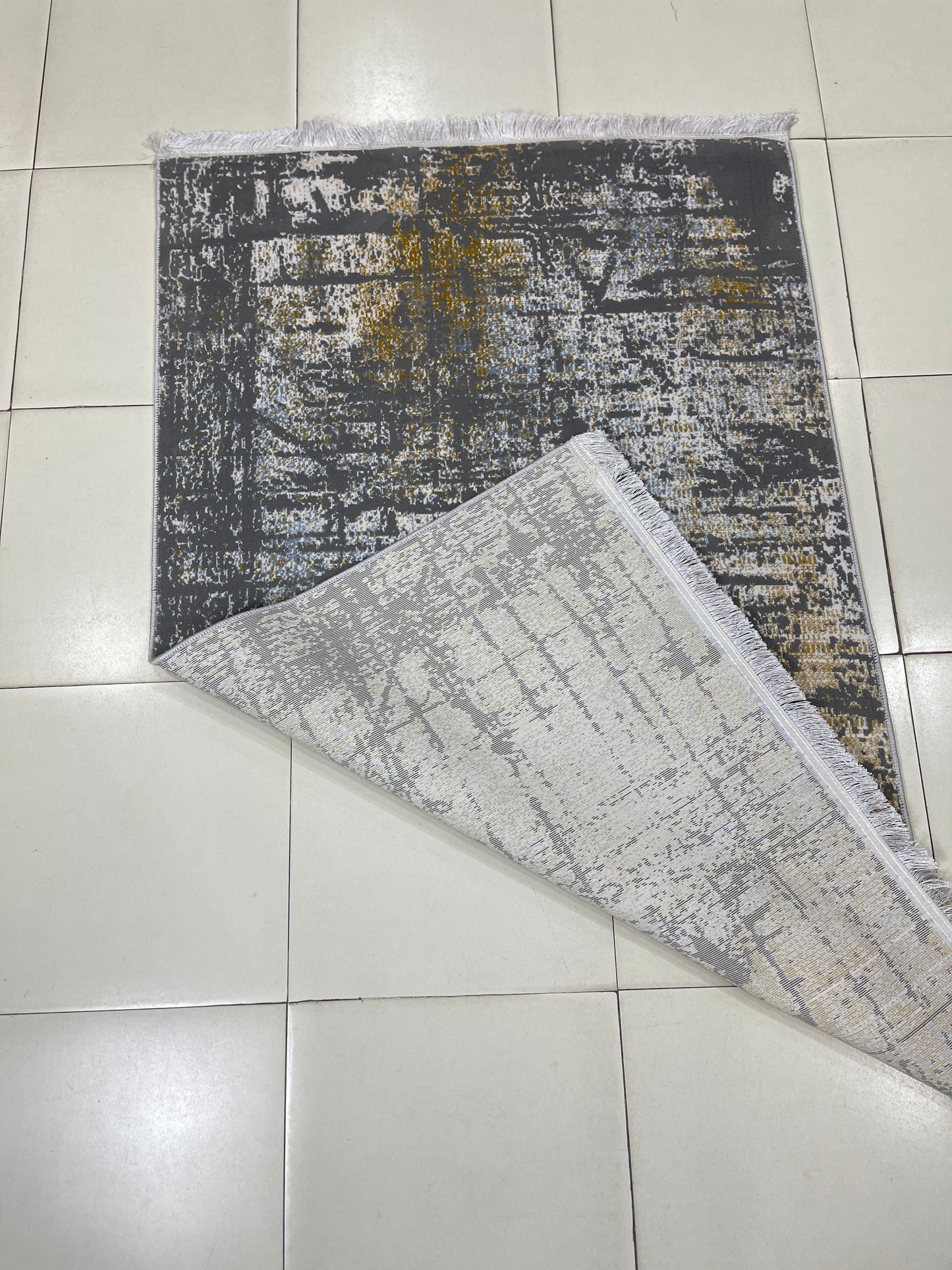 Irani viscose Rug , Woven Back
Article-321-Grey
Size : 3 ft width x 5 ft length (100 cm x 150cm) (Copy)