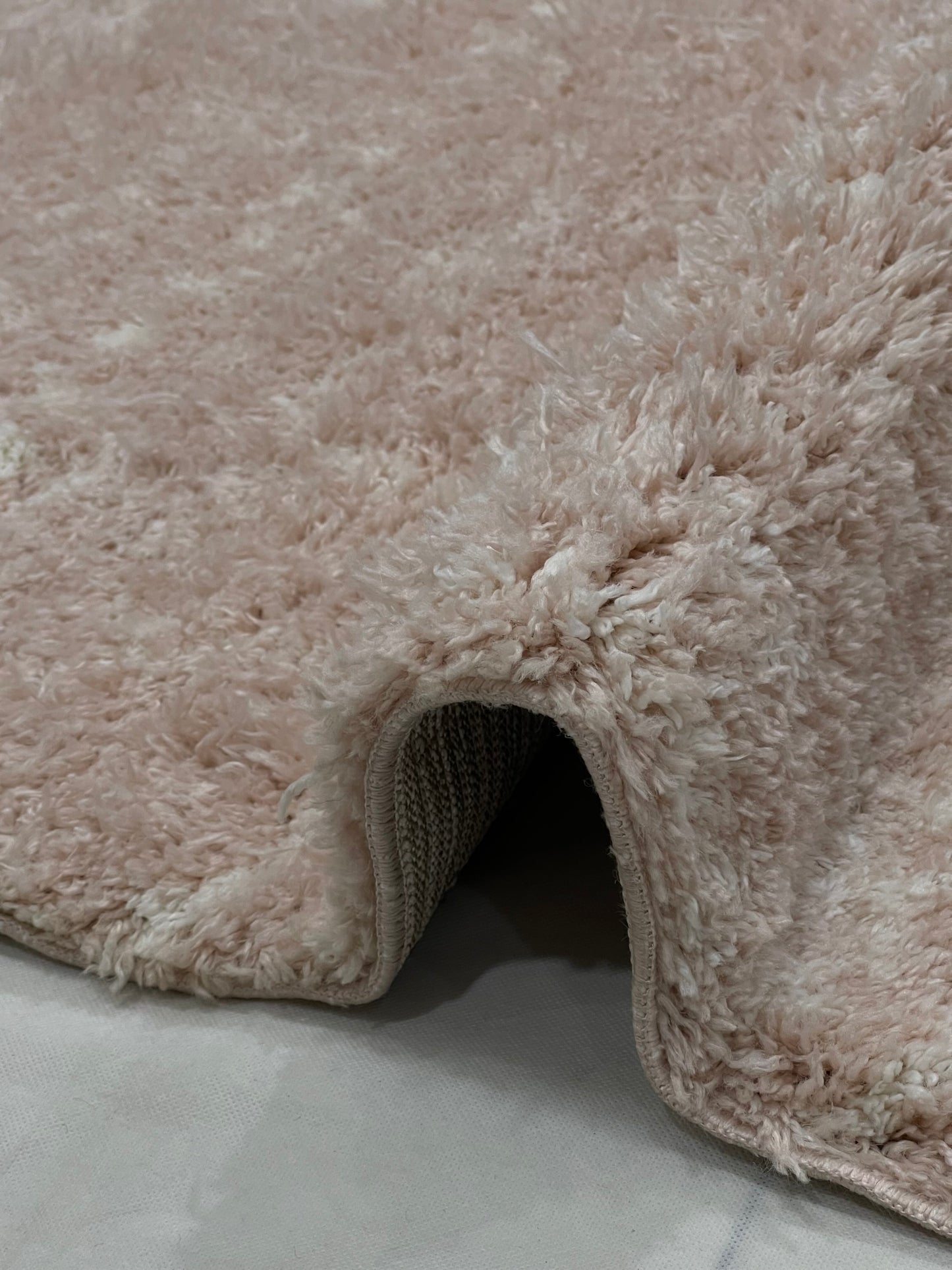 Turkish Shaggy Rug With Woven Back.  Size : 5 Ft Width x 7.3 Ft Length (160cm x 220cm) Article-06-Pink