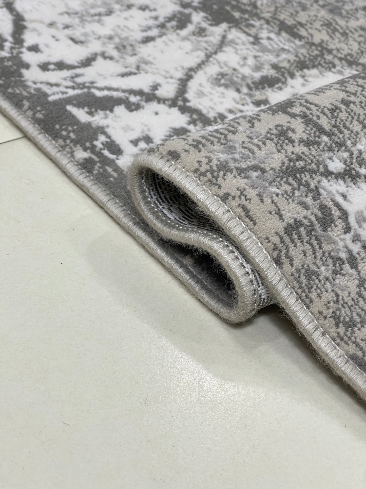 Irani viscose Rug , Woven Back
Article-318-Grey 
Size : 3 ft width x 5 ft length (100 cm x 150cm)