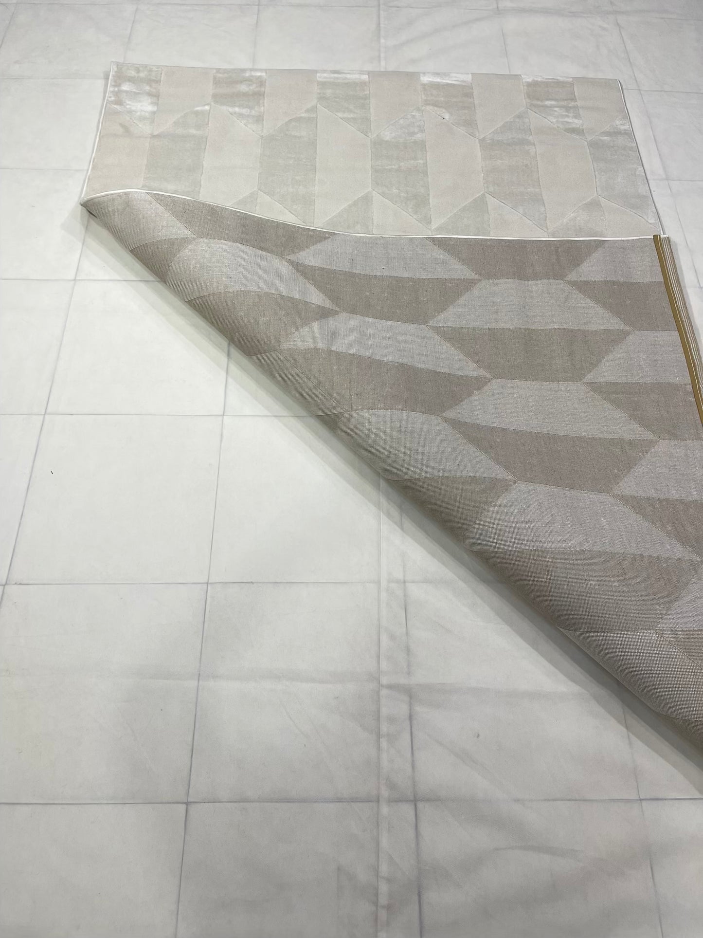 Modern Turkish Silk , Woven Back (Article-1307-White) Size : 5 ft width x 7.3 ft length