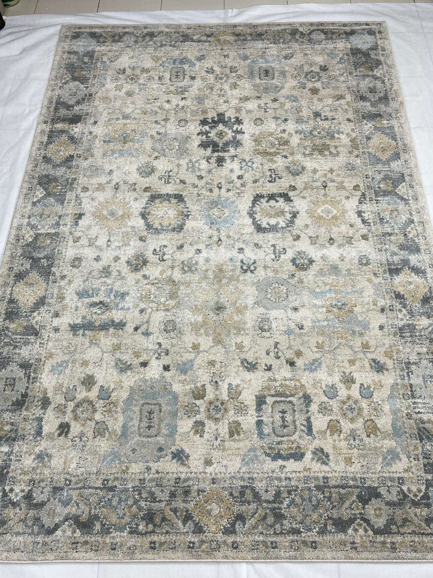 New Turkish Silk (Surya A) 
Size: 6.6 ft width x 9.6 ft length (200cm x 290cm)
Article -613- Off White