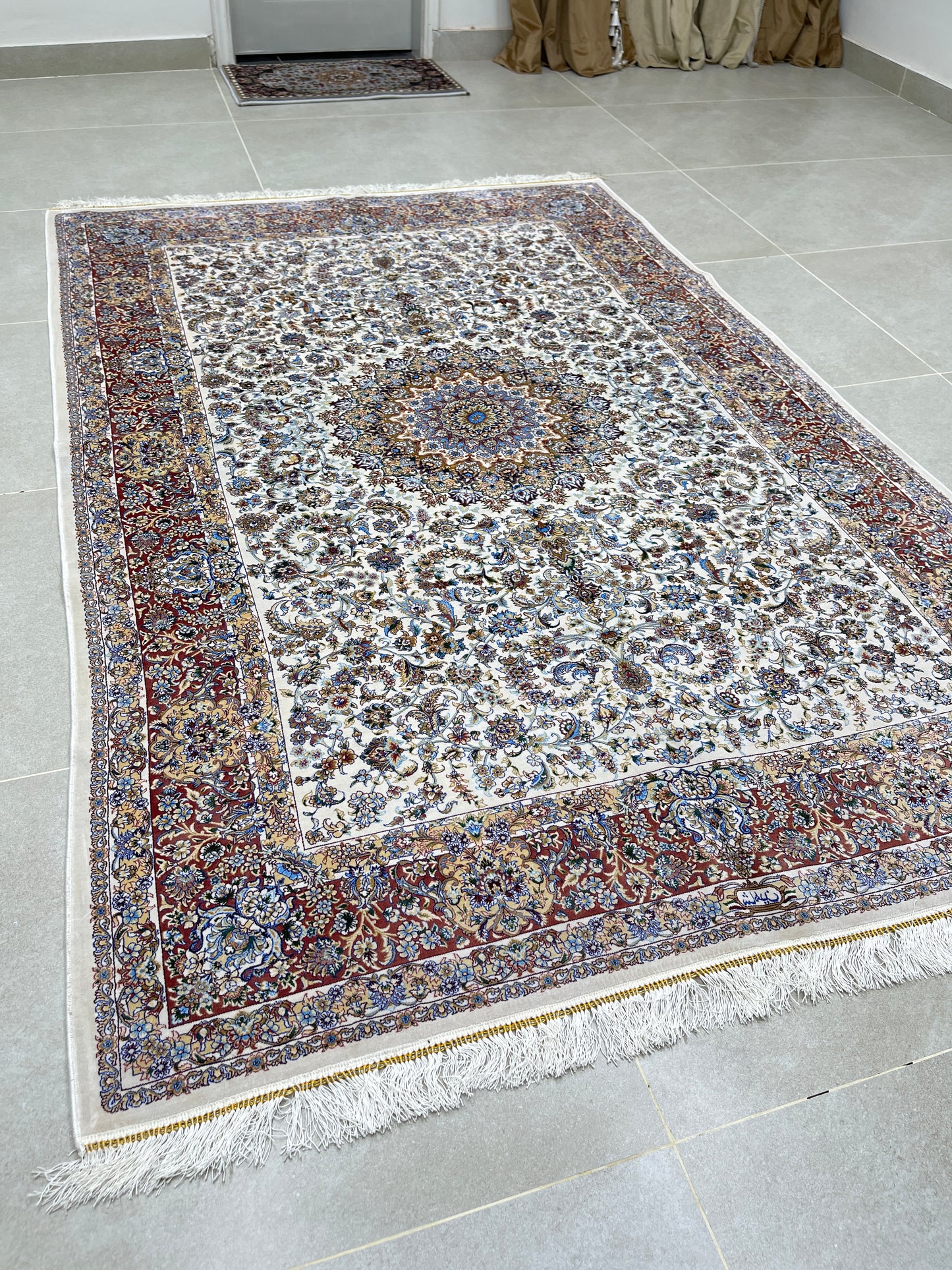 Premium Irani 1600 Reed Machine Made Rug - Off white & Red with Cotton Back
Size : 5 ft width x 7.3 ft length (150cm x 225cm)