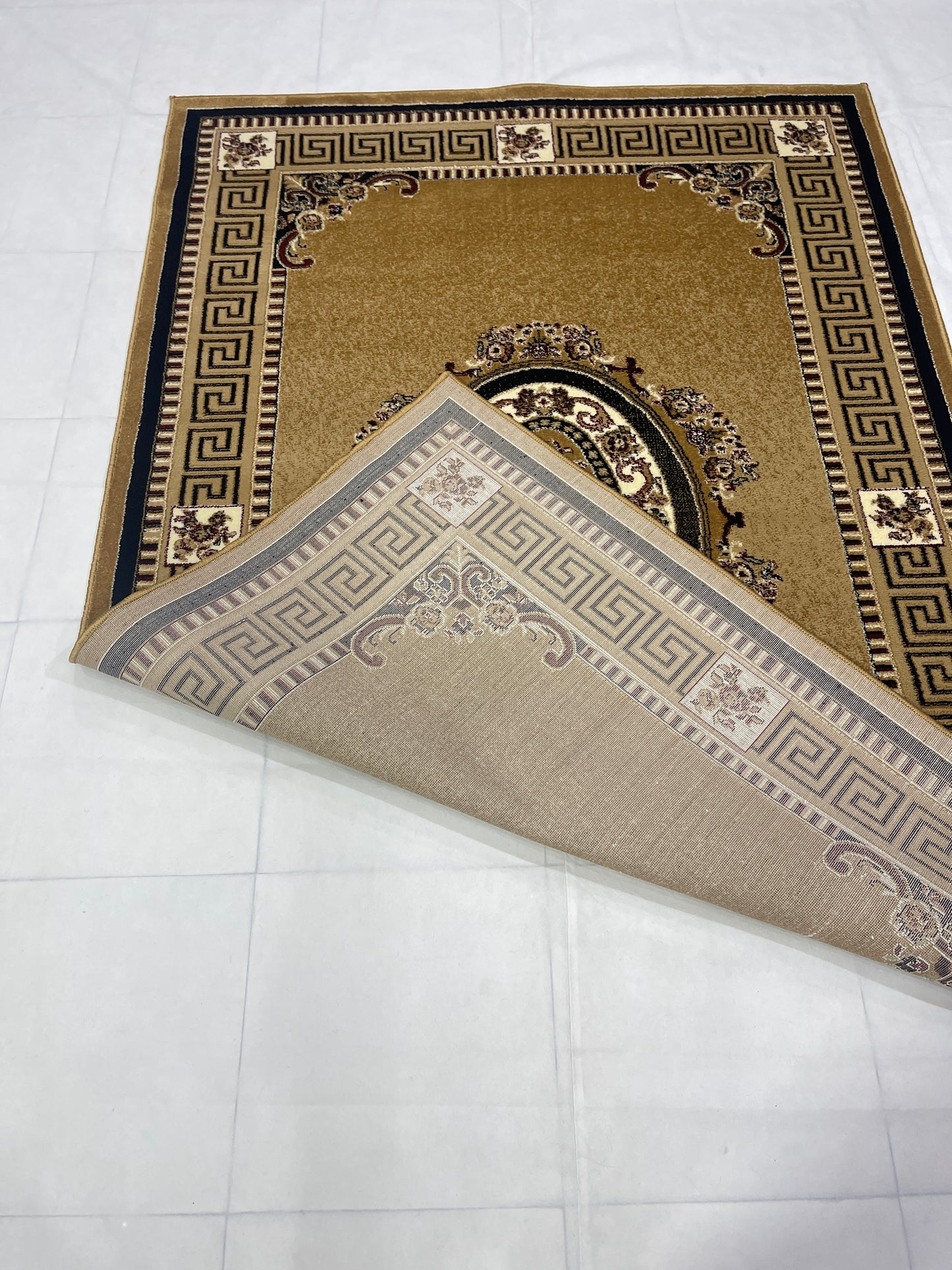 Versace polypropylene Rug,back woven(Article-75-Gold)
Size : 5ft width  x 7.3ft length (150cm x 220cm)