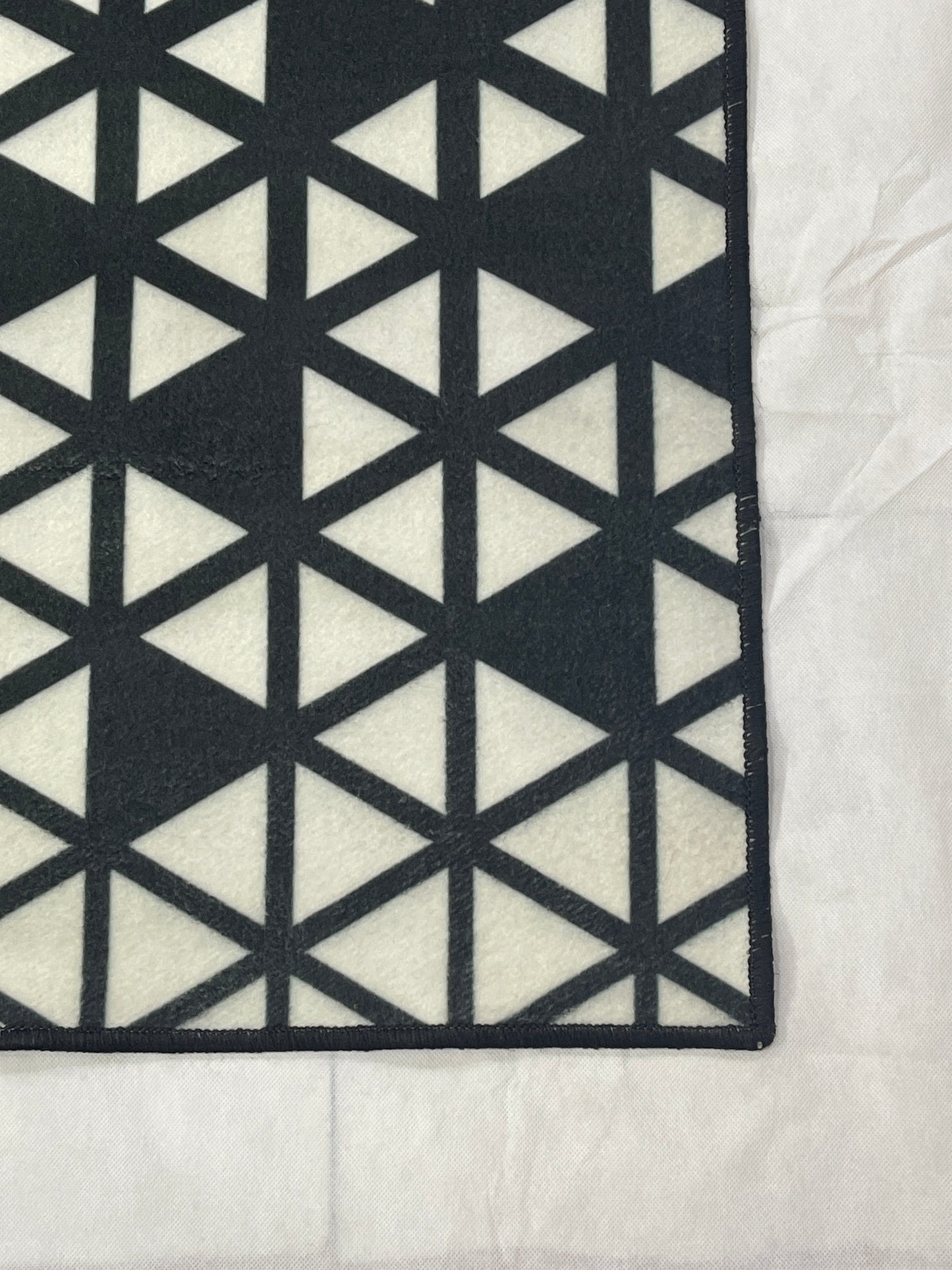 Modern Non-Woven TPR Anti Slip Rug.
Size : 5ft width  x 7.8ft length (150cm x 230cm)
Article-2701-Off white