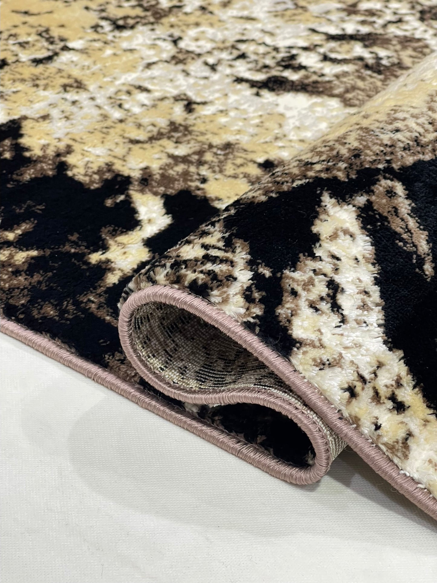 Turkish Top Quality Silk.(Article-1092-Beige , Black)
Size: 4 ft width x 5.6 ft length ( 120cm x 170cm)