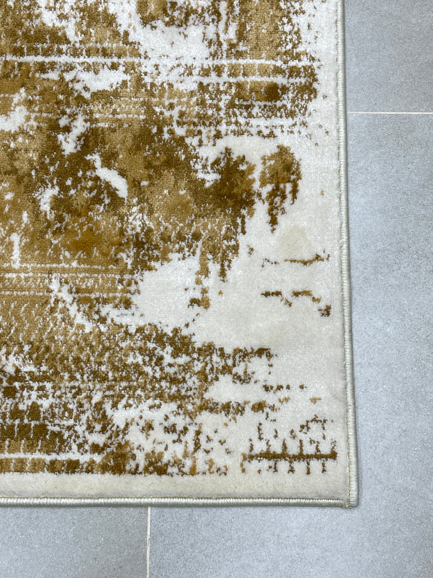 Off white Modern Polypropylene Woven Rug.  Size : 2.6 ft width x 6.6 ft length  (80 cm x 200cm)
