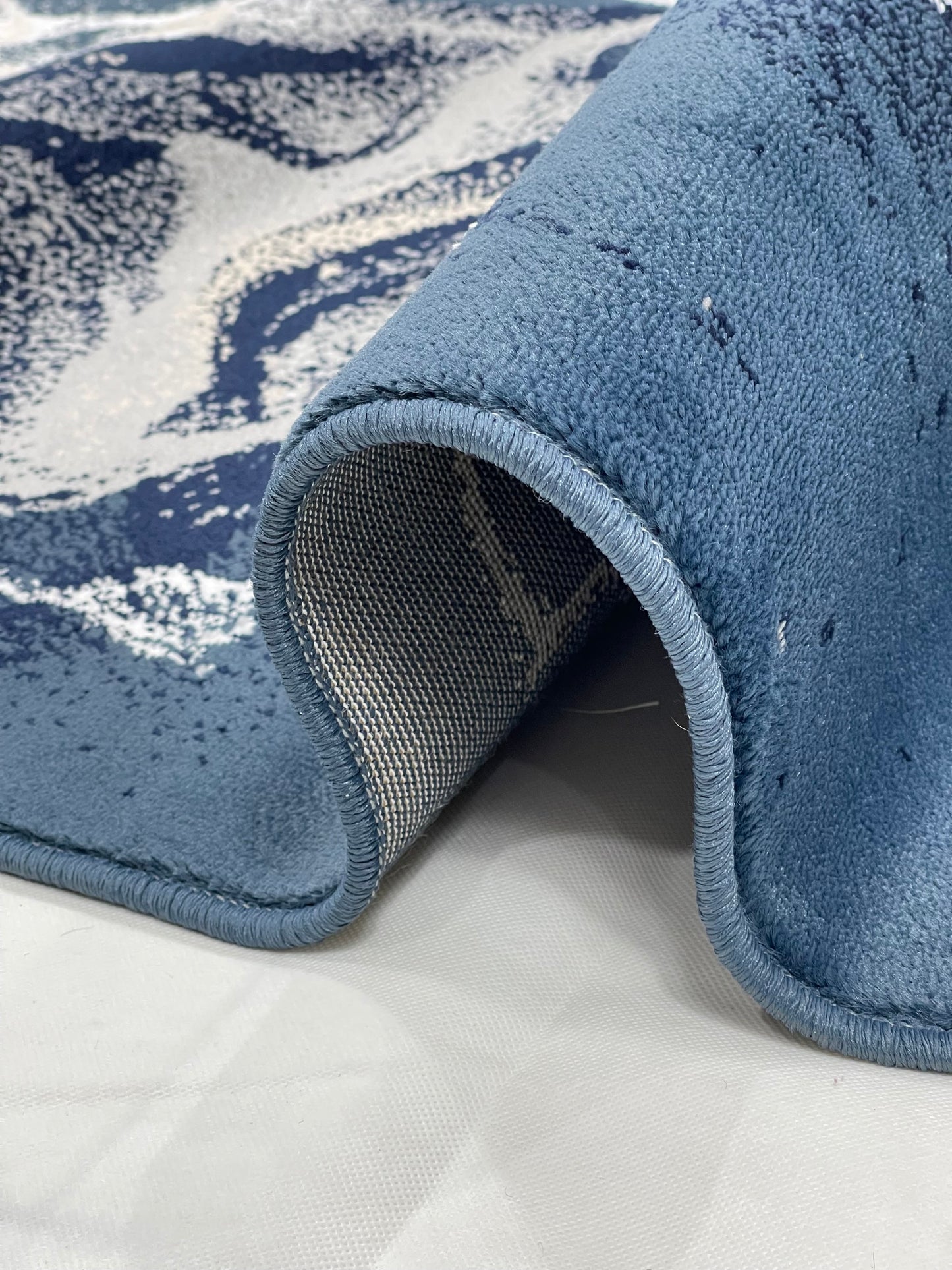 Blue modern Polypropylene Woven Rug.  Size : 2.6 ft width x 6.6 ft length  (80 cm x 200cm)