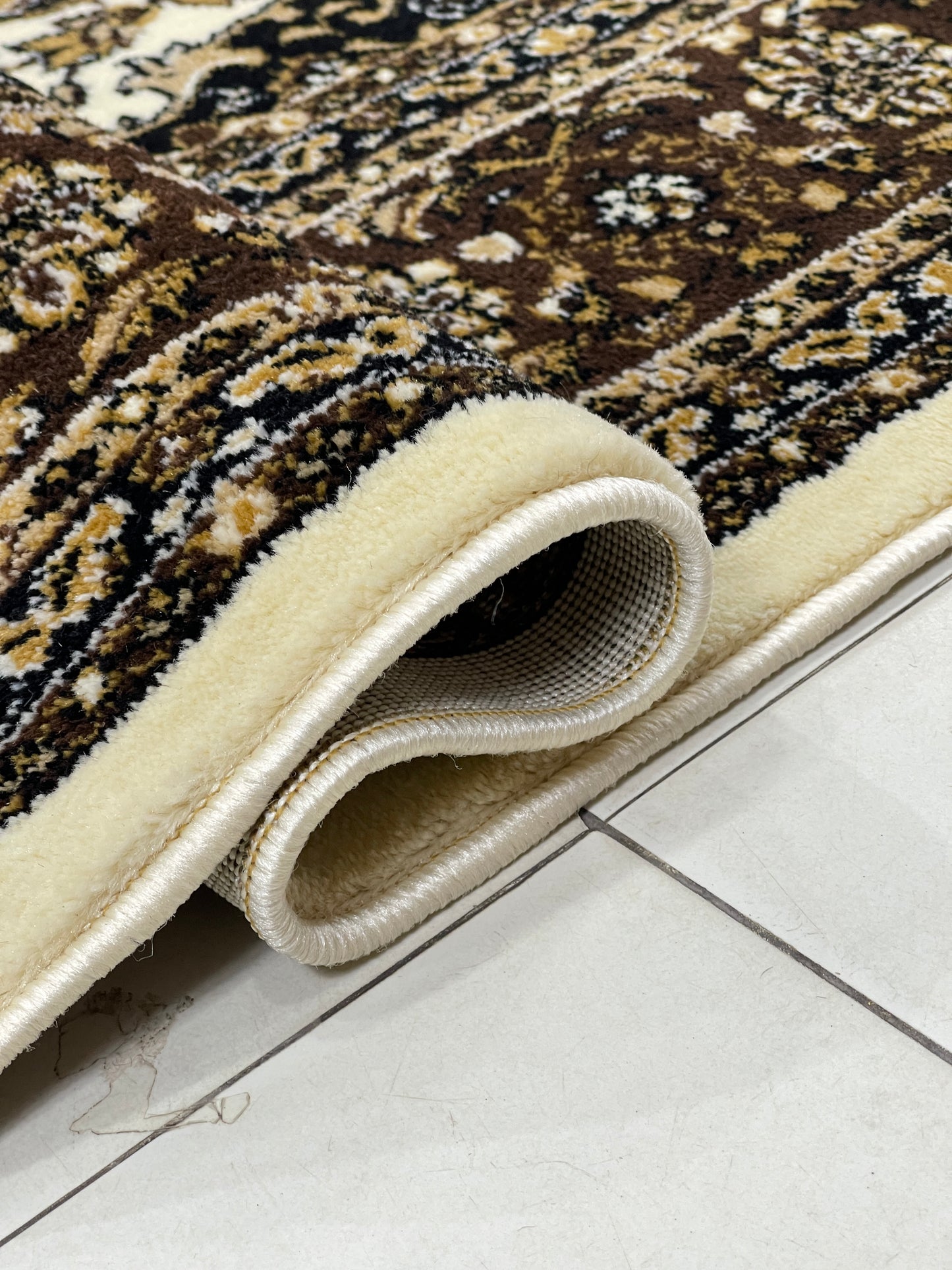 Persian polypropylene Rug,back woven(Article-01-Off white)
Size : 6.6 ft width x 9.6 ft length (200cm x 290cm)