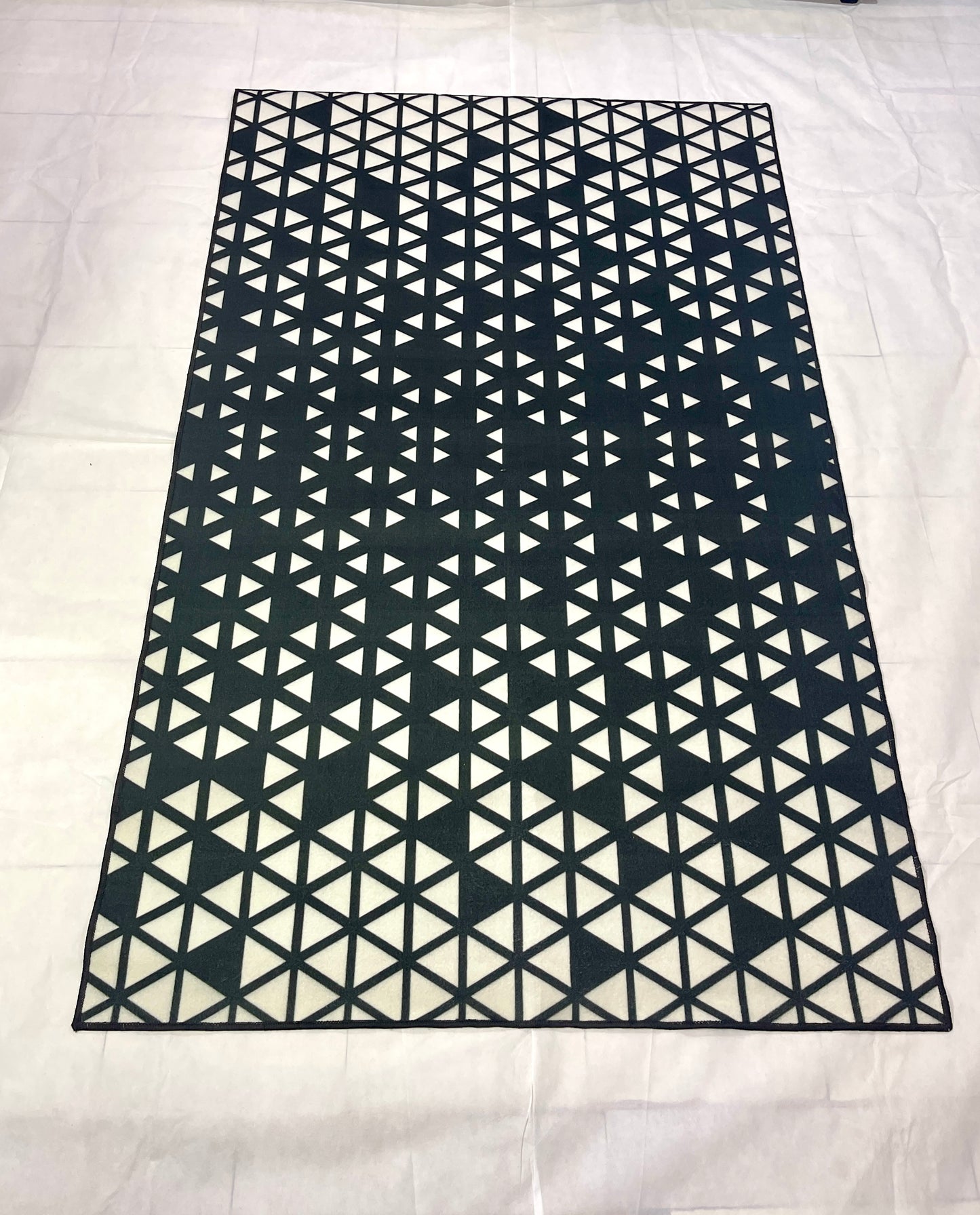 Modern Non-Woven TPR Anti Slip Rug.
Size : 5ft width  x 7.8ft length (150cm x 230cm)
Article-2701-Off white