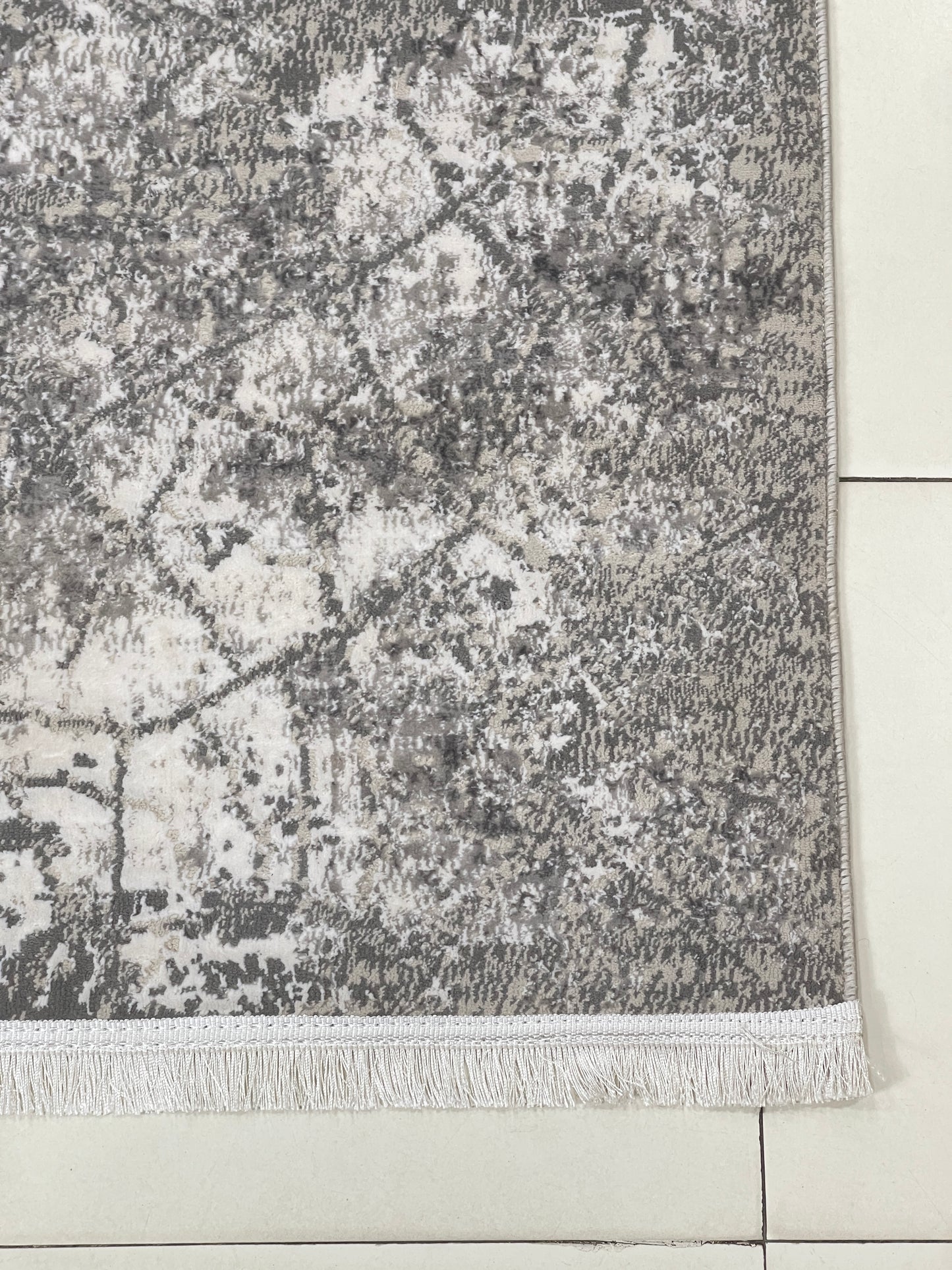 Irani viscose Rug , Woven Back
Article-318-Grey 
Size : 3 ft width x 5 ft length (100 cm x 150cm)