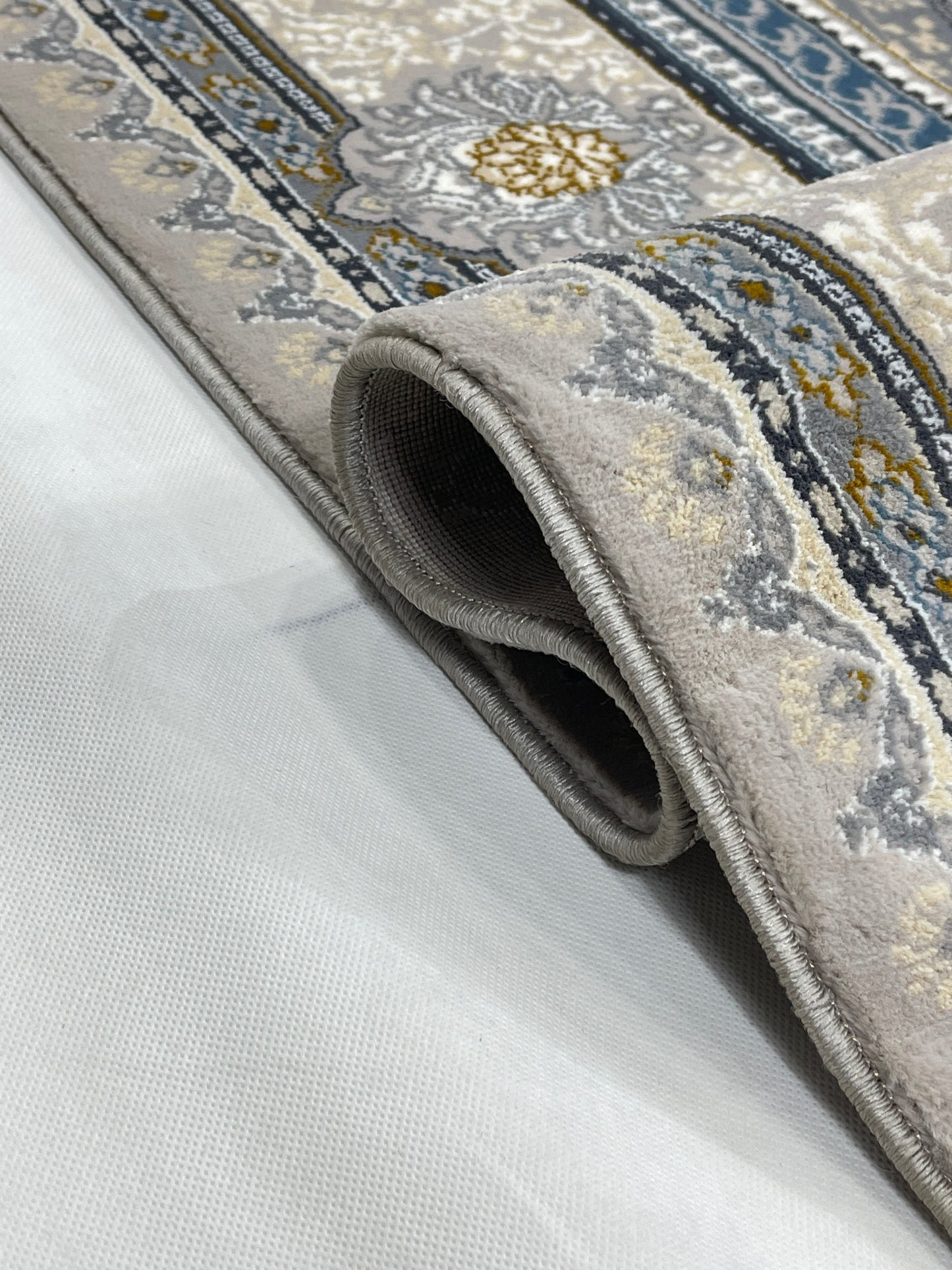Persian Thick Woven Rug. 
(Article -641-Grey )
Size: 6.6 ft width x 9.6 ft length (200cm x 290cm)