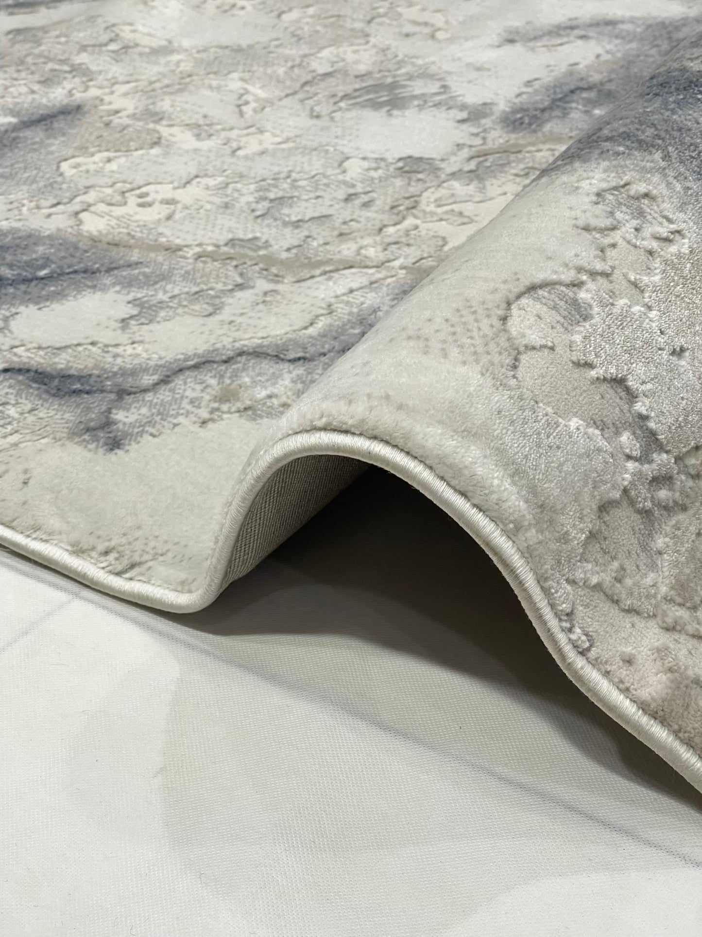 Turkish Polypropylene Silk.(Article-1679-Off white , Grey ) Size : 5ft width  x 7.3ft length (160 cm x 225cm)