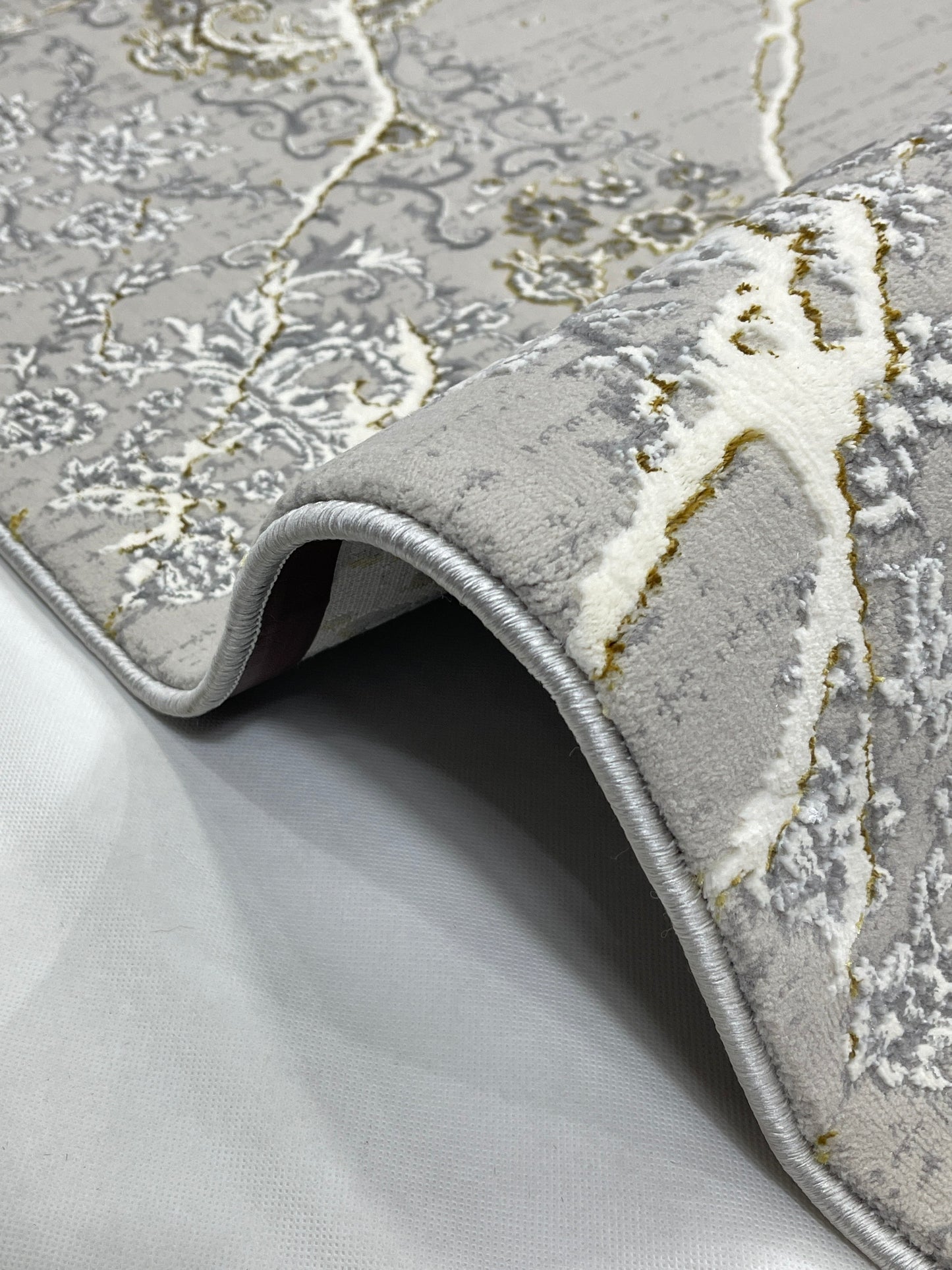 New Turkish Silk (Surya A) 
Size: 6.6 ft width x 9.6 ft length (200cm x 290cm)
Article -628- Off White