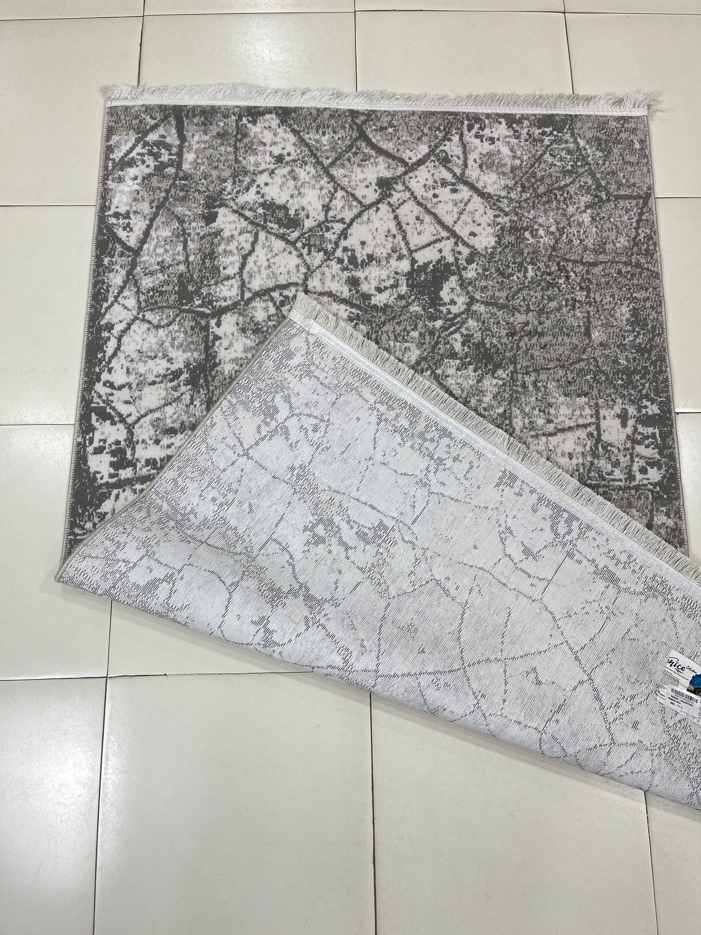 Irani viscose Rug , Woven Back
Article-318-Grey 
Size : 3 ft width x 5 ft length (100 cm x 150cm)