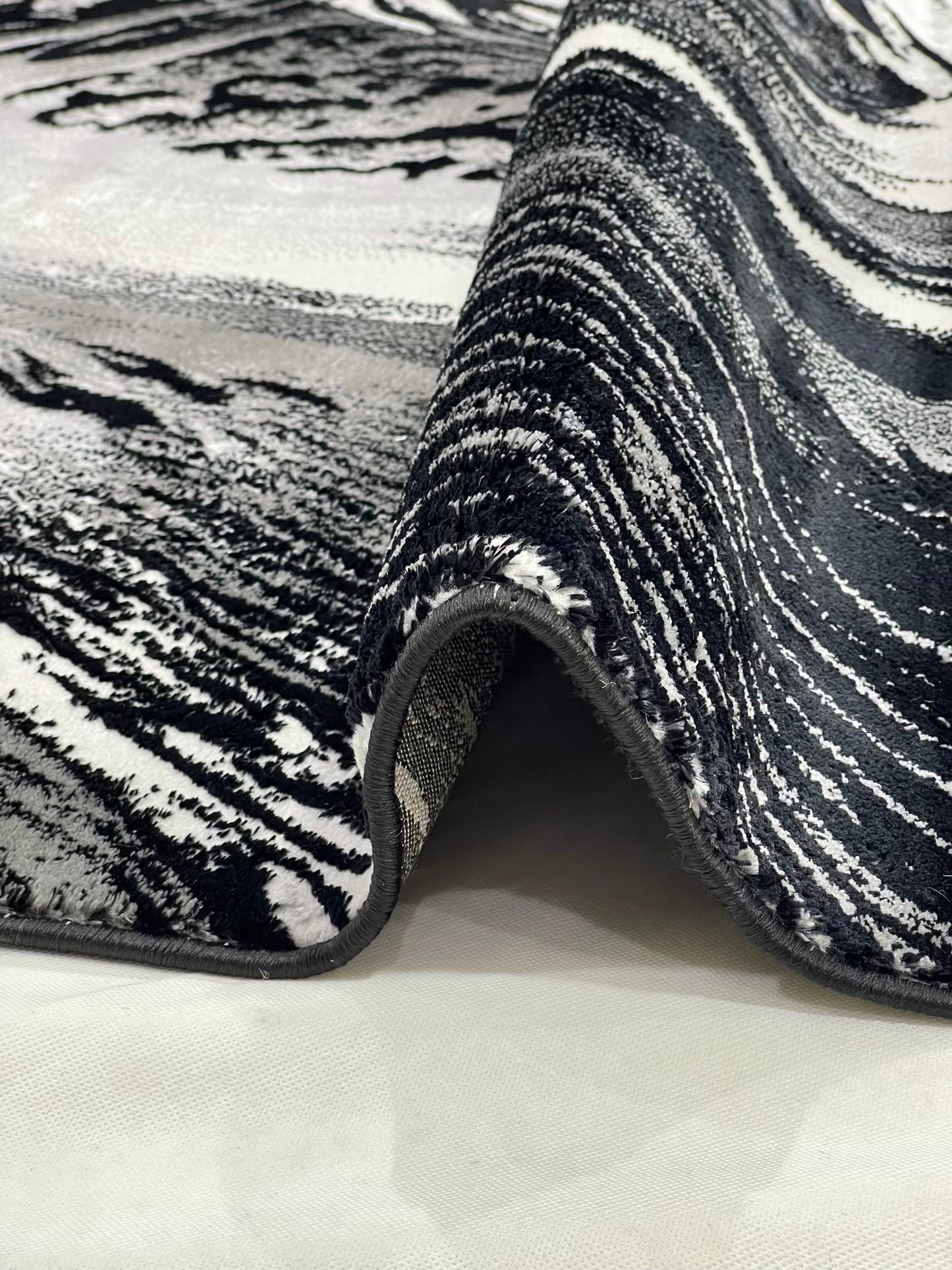 Turkish Top Quality Silk.(Article-1076-Black , Grey)
Size: 6.6 ft width x 9.6 ft length (200cm x 290cm)
