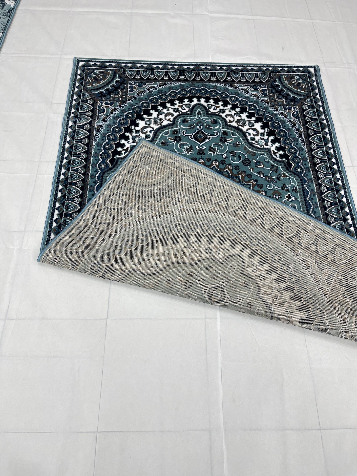 Persian polypropylene Rug,back woven(Article-29-Feroze)
Size : 5ft width  x 7.3ft length (150cm x 220cm)