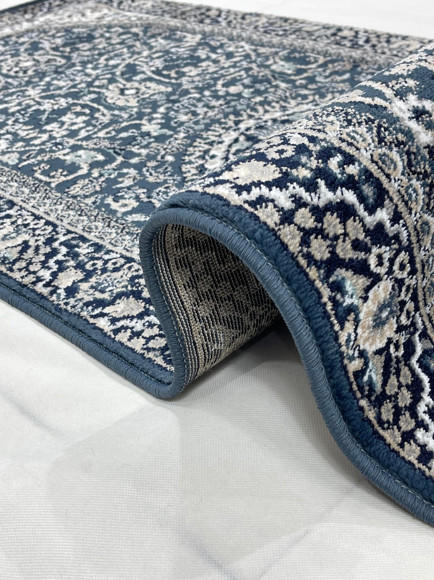 Blue Persian Polypropylene Woven Runner.
Size : 2.6 ft width x 6.6 ft length 
(80 cm x 200 cm)