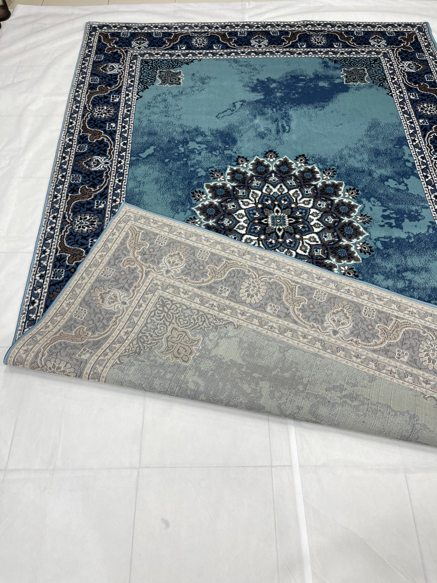 Persian polypropylene Rug,back woven(Article-39-Feroze)
Size : 6.6 ft width x 9.6 ft length (200cm x 290cm)