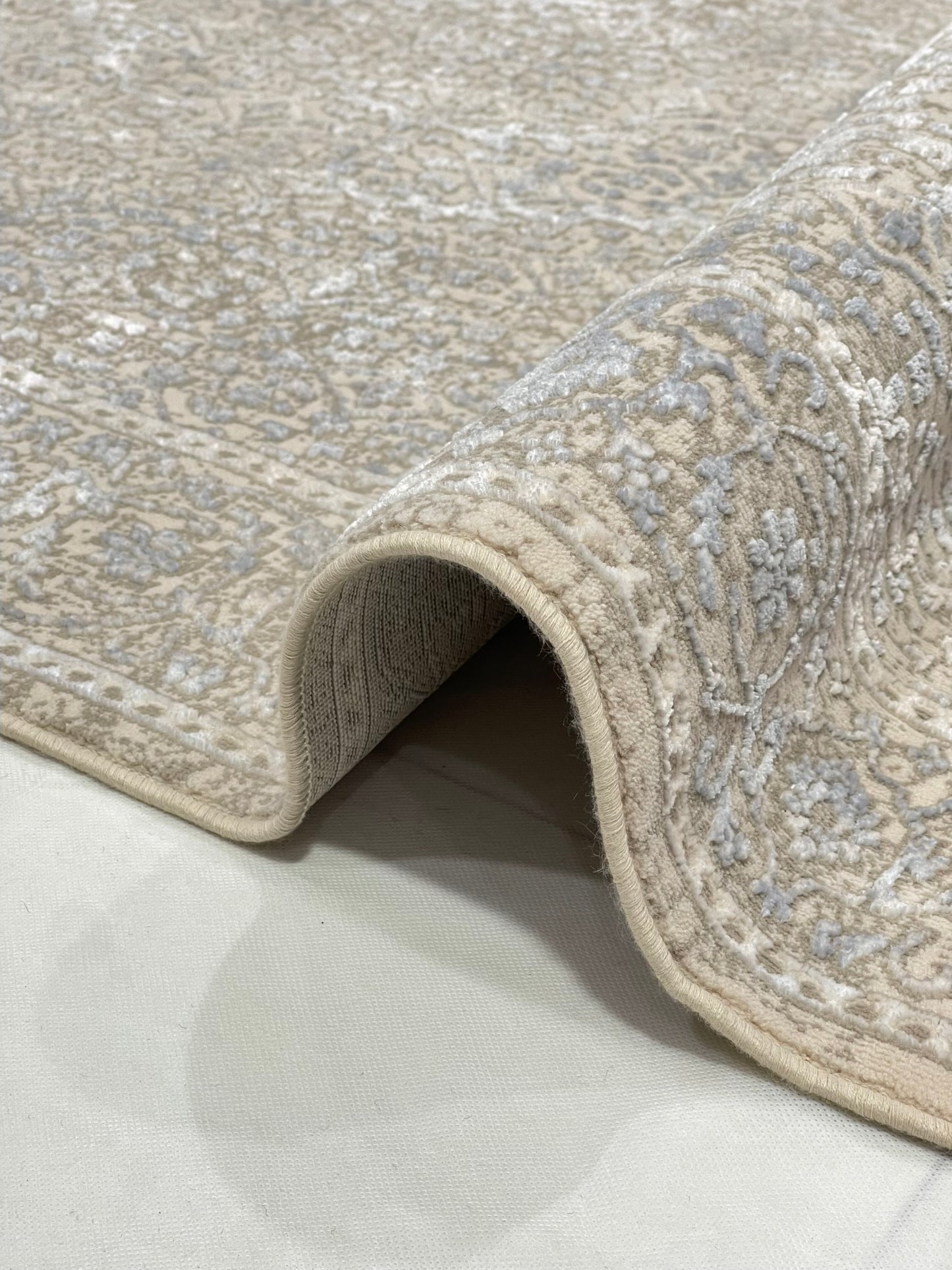 Irani Vintage Woven Rug.
 Article -2044-Off white
Size: 4 ft width x 6 ft length ( 120cm x 180 cm)