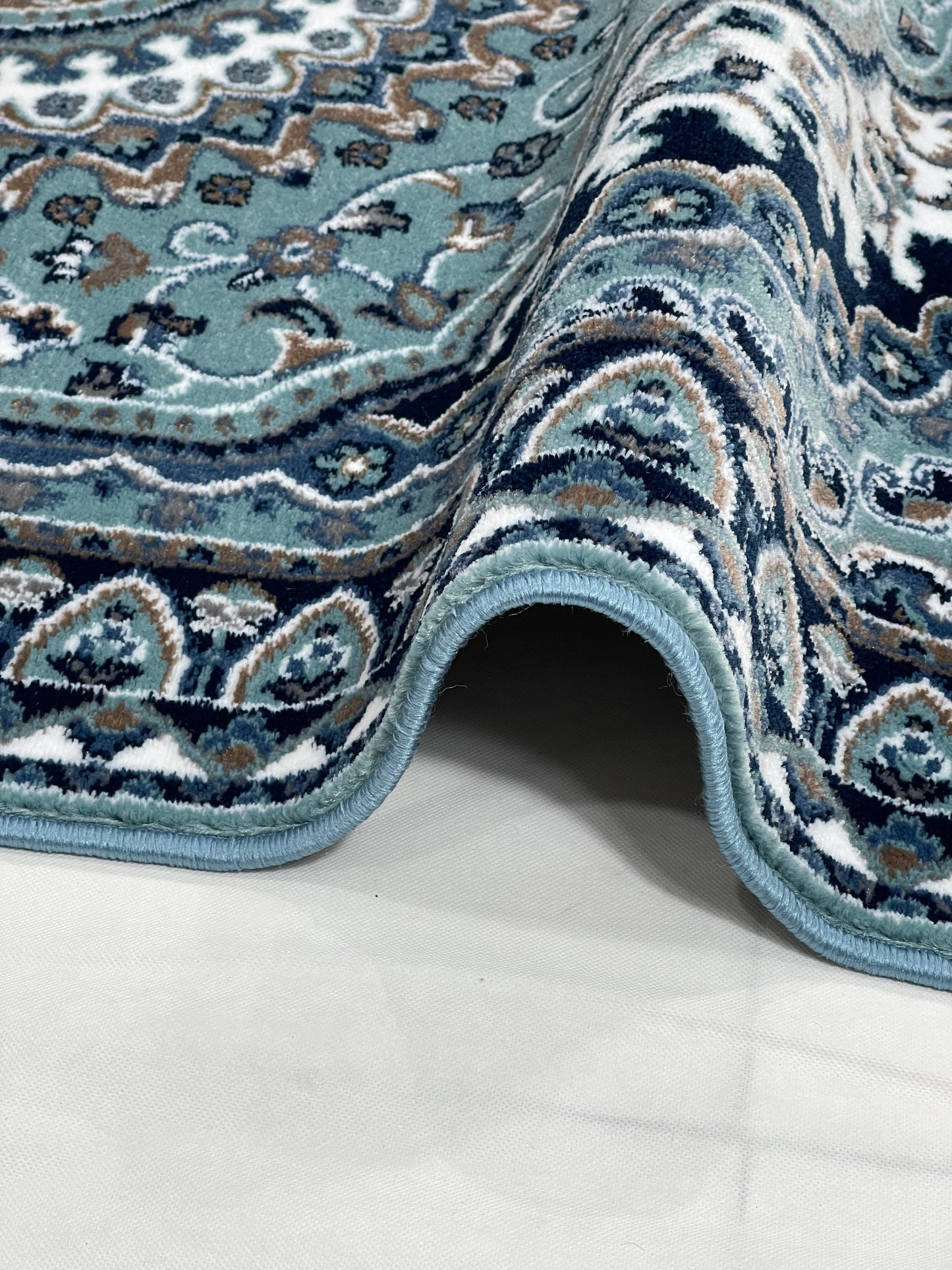 Persian polypropylene Rug,back woven(Article-29-Feroze)
Size : 5ft width  x 7.3ft length (150cm x 220cm)