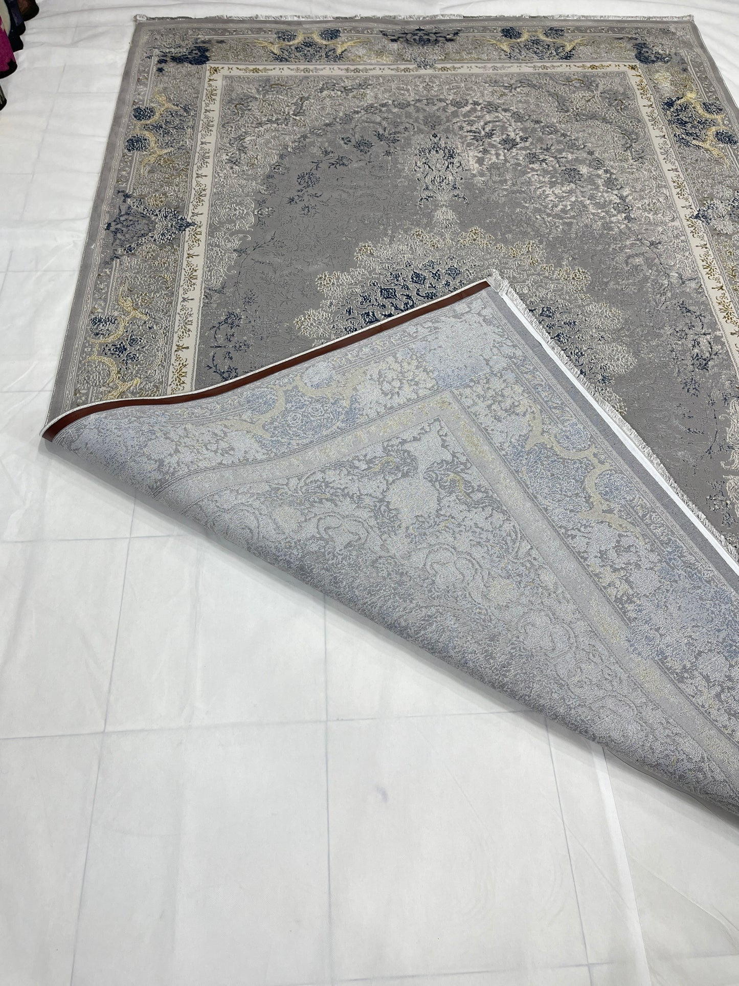 New Turkish Silk (Surya A)  Size: 6.6 ft width x 9.6 ft length (200cm x 290cm) Article -608- Grey