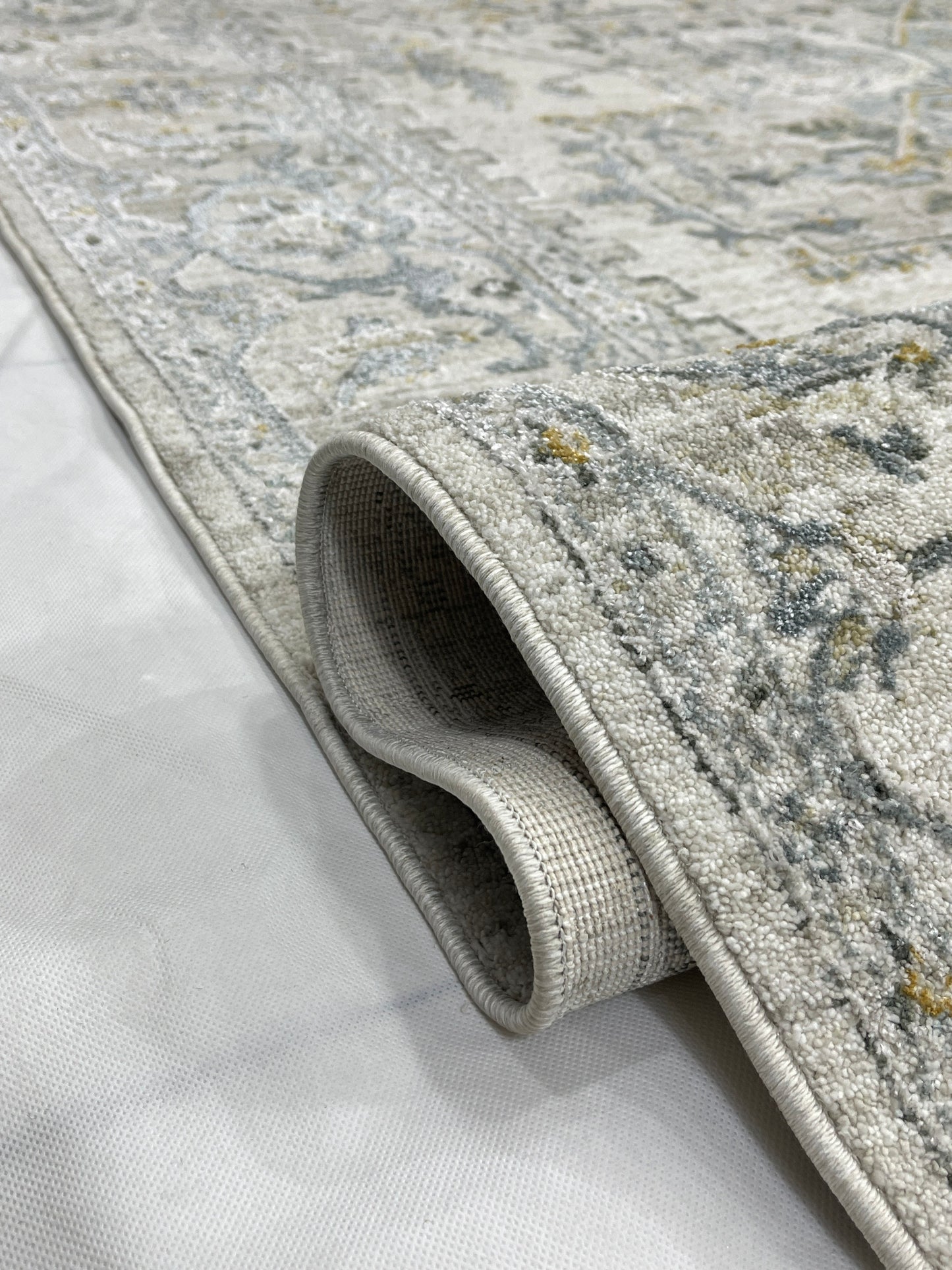 New Turkish Silk (Surya A) 
Size: 6.6 ft width x 9.6 ft length (200cm x 290cm)
Article -627- Off White