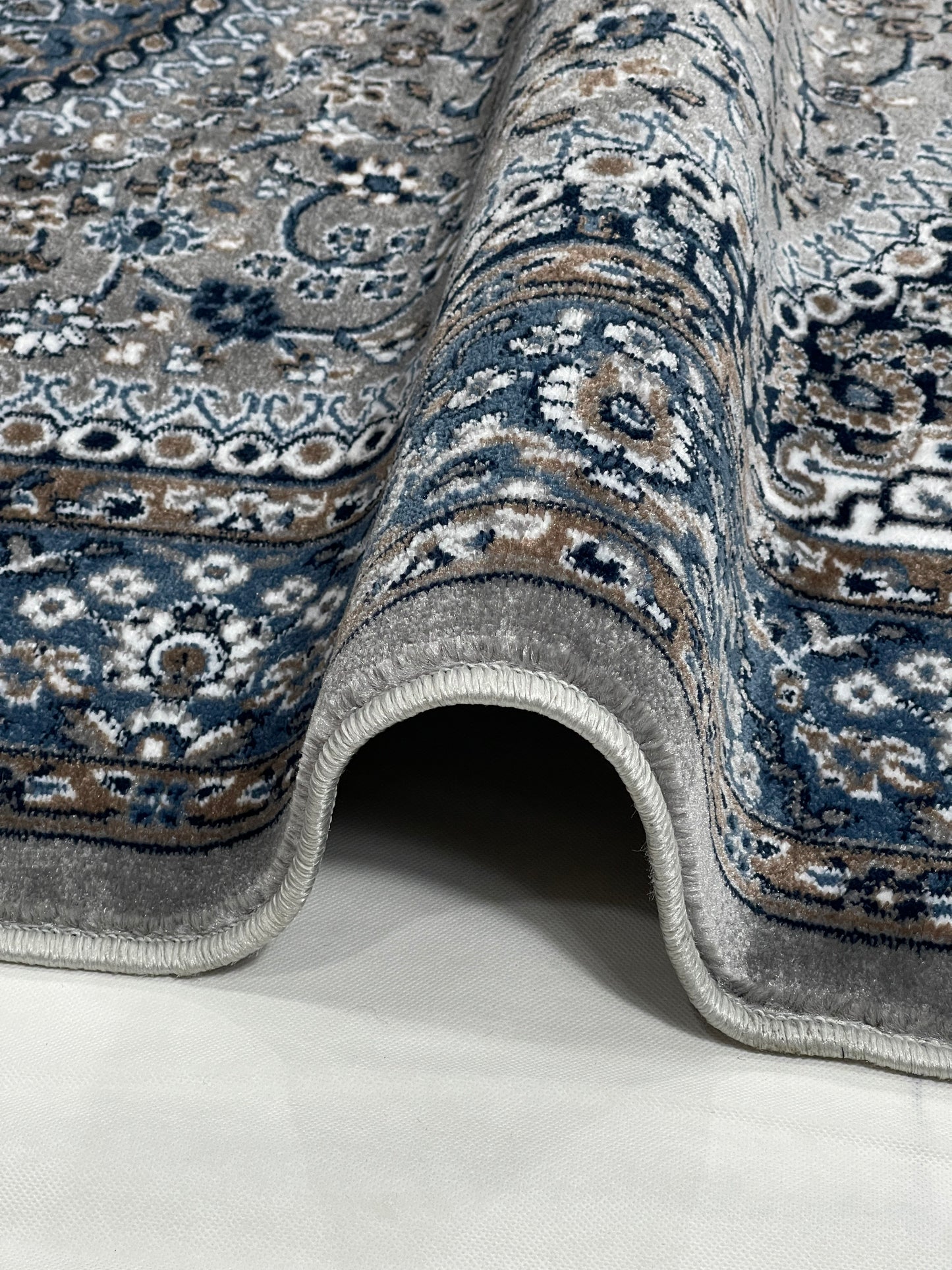 Persian Polypropylene Rug,back woven(Article-22-Grey)
Size : 5ft width  x 7.3ft length (150cm x 220cm)