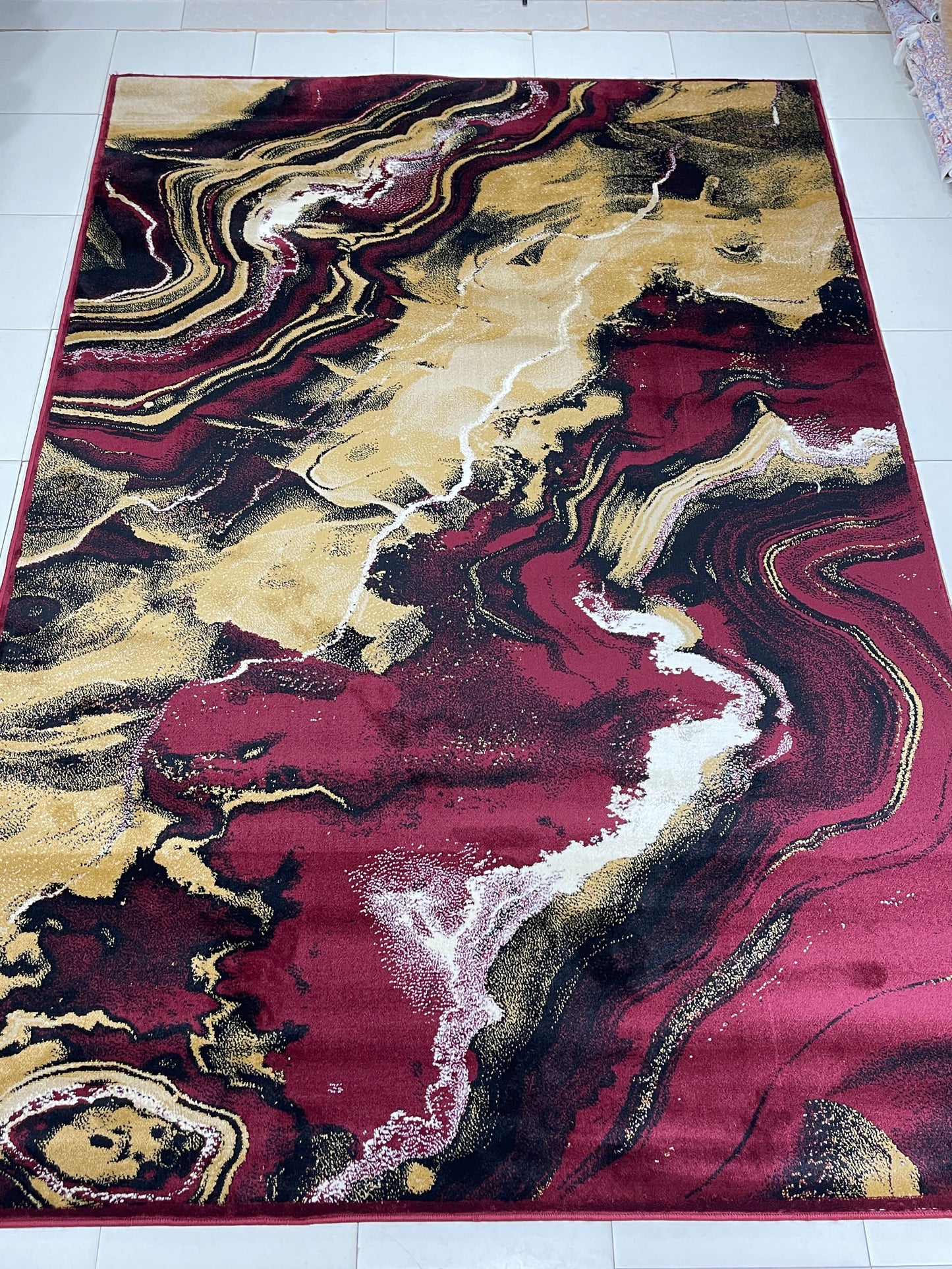 Modern polypropylene Rug,back woven(Article-418-Red)
Size : 6.6 ft width x 9.6 ft length (200cm x 290cm)