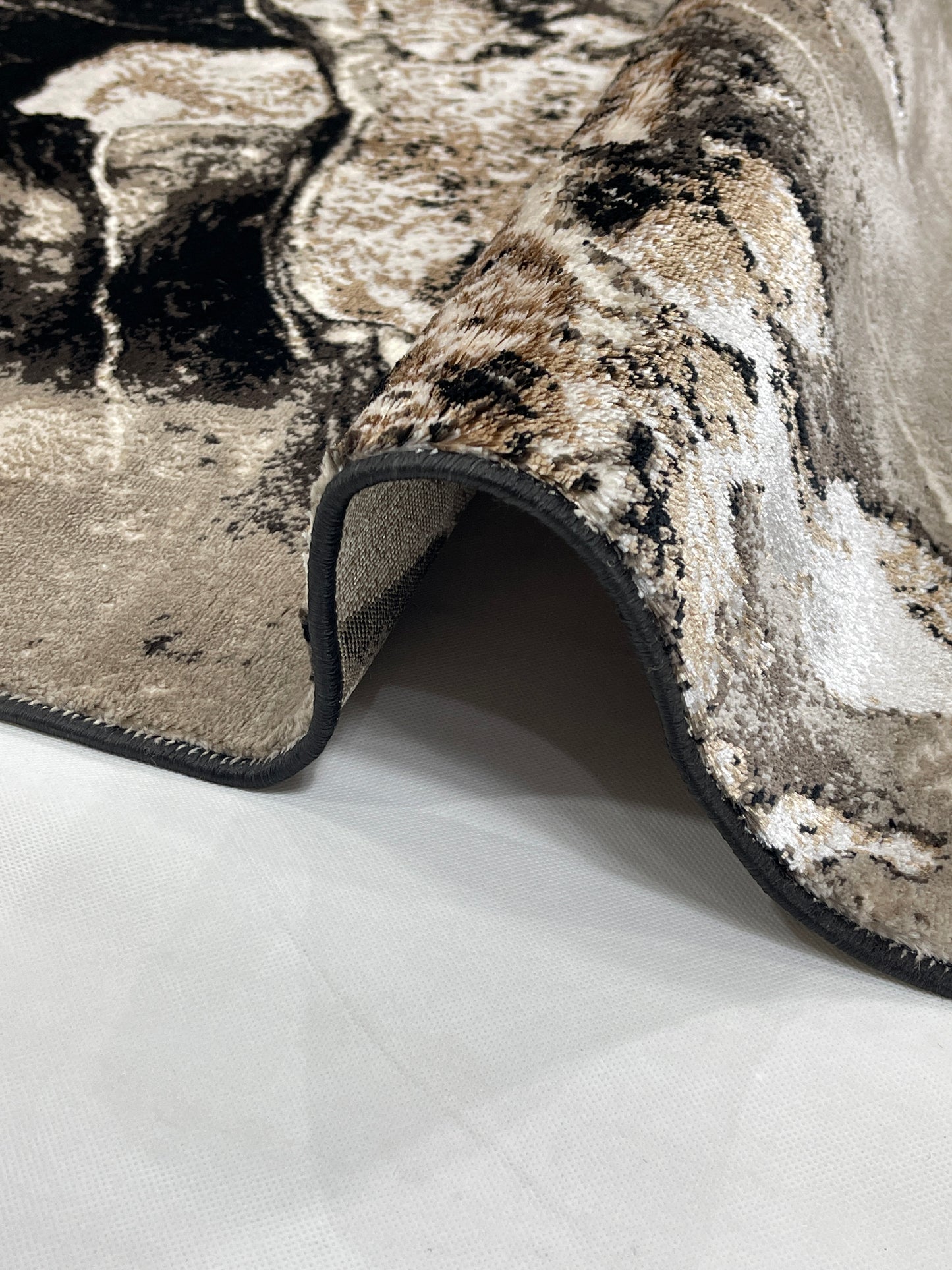 Turkish Top Quality Silk.(Article-1096-Black) Size: 6.6 ft width x 9.6 ft length (200cm x 290cm)