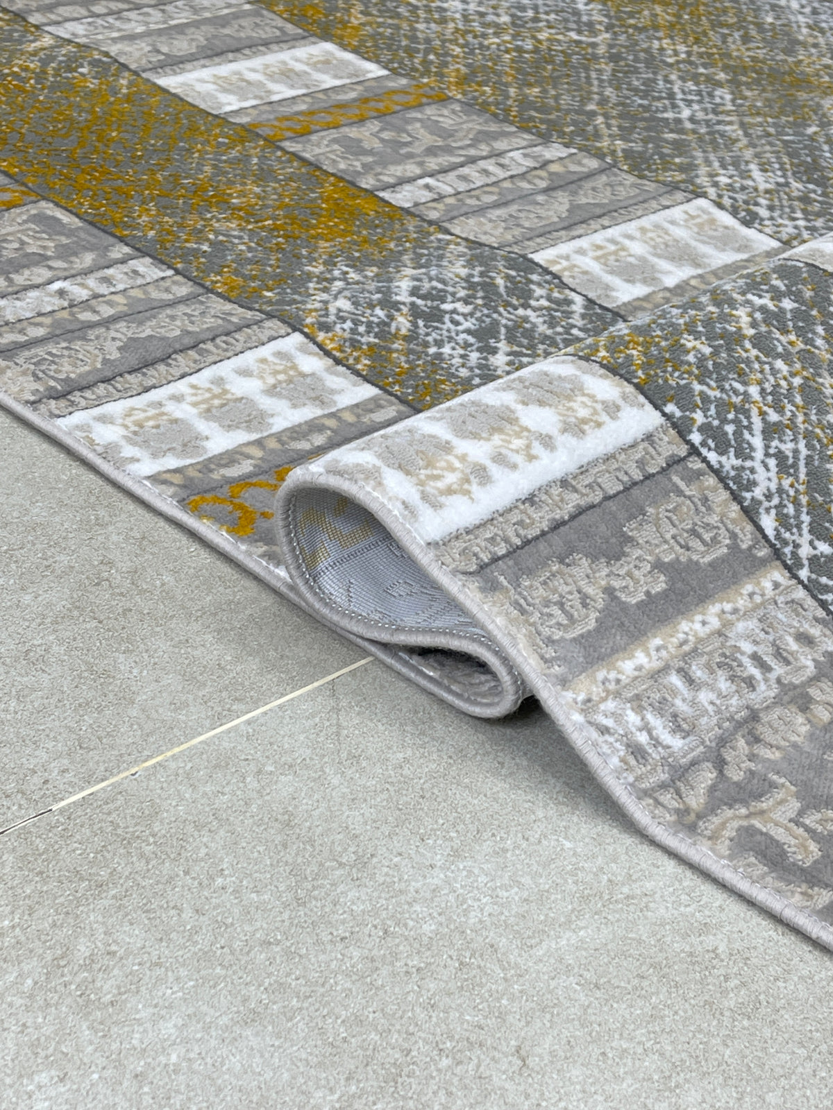 Vintage soul, modern precision ✨ Irani machine-made for timeless homes
Size : 5 ft width x 7.3 ft length 
Article-302-Grey,Rust