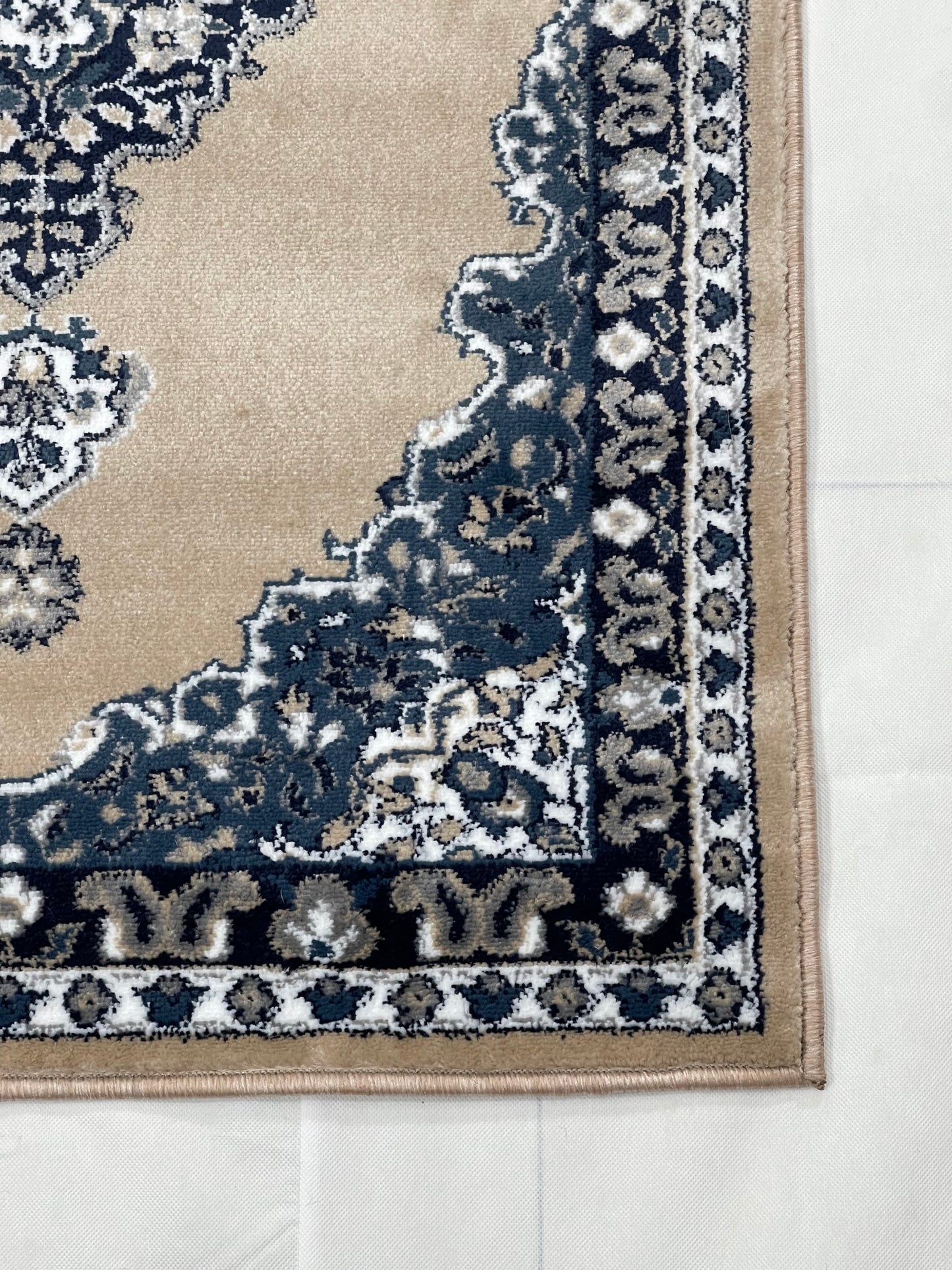 Mink Persian Polypropylene Woven Rug.
 Size : 2.6 ft width x 6.6 ft length
 (80 cm x 200cm)