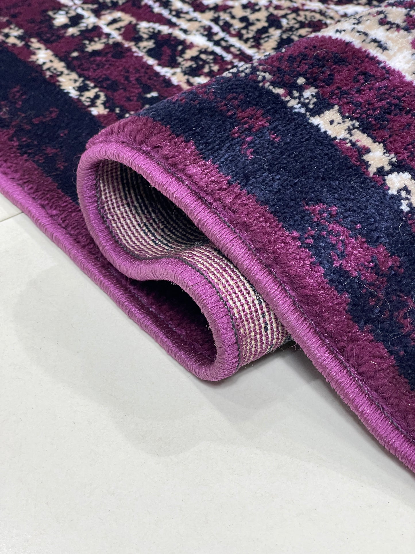 Modern polypropylene Rug,back woven
(Article-175-Purple)
Size : 4 ft width x 5.6 ft length (120 cm x 170 cm)