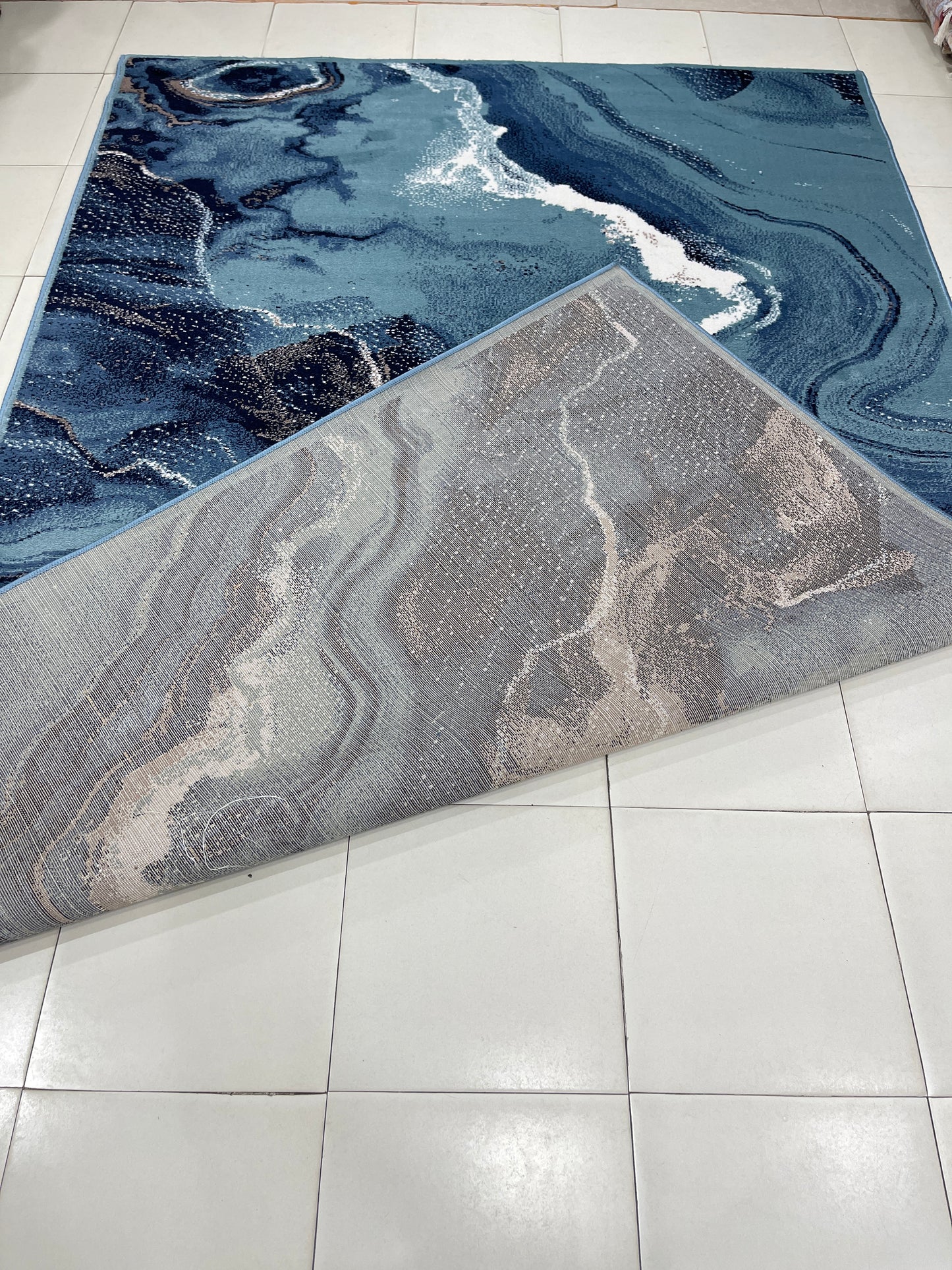 Modern polypropylene Rug,back woven(Article-420-Feroze)
Size : 6.6 ft width x 9.6 ft length (200cm x 290cm)